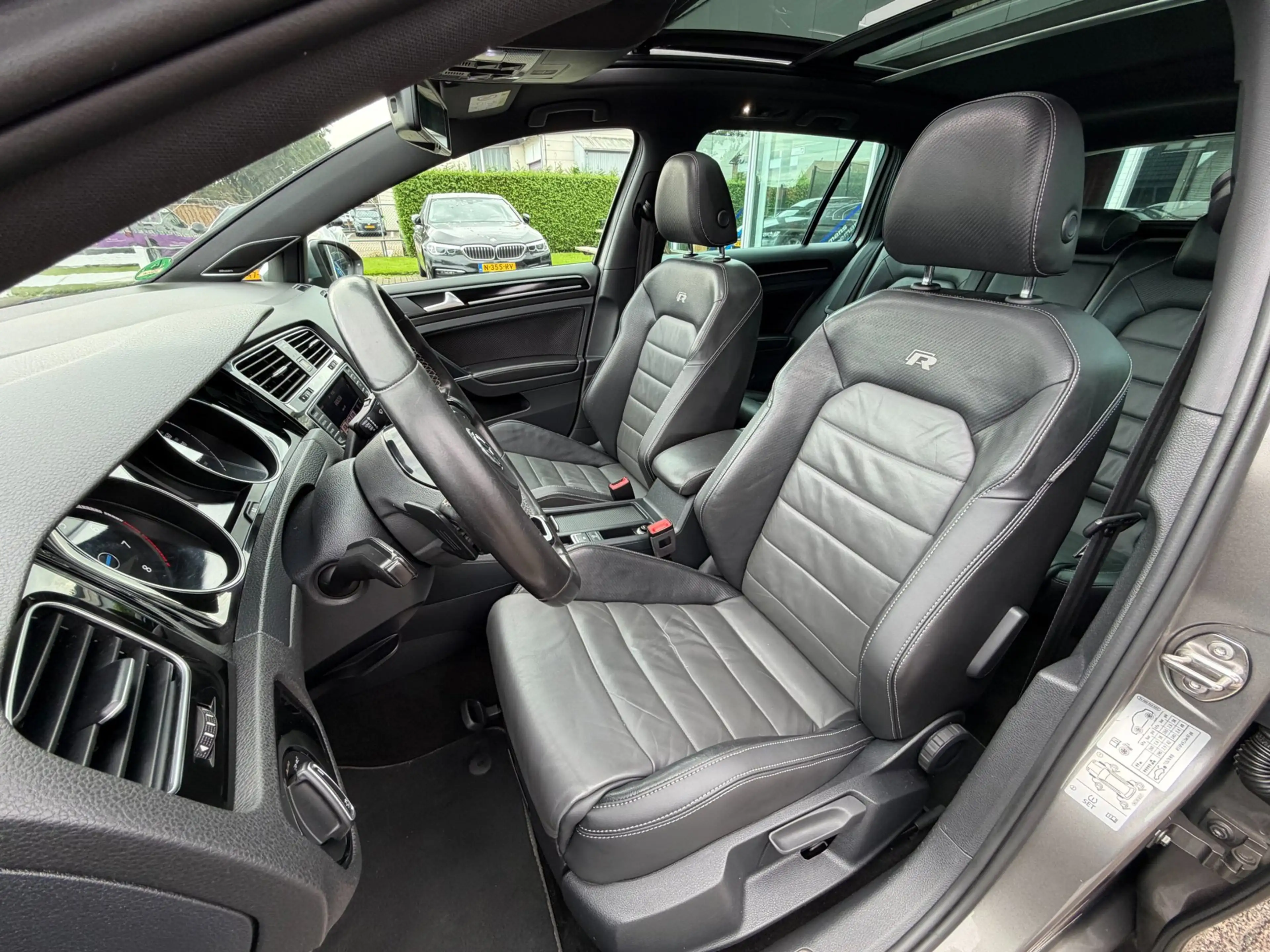 Volkswagen Golf R Variant 2.0 / PANO / LEER / ACC / DYN AUDIO — photo 23