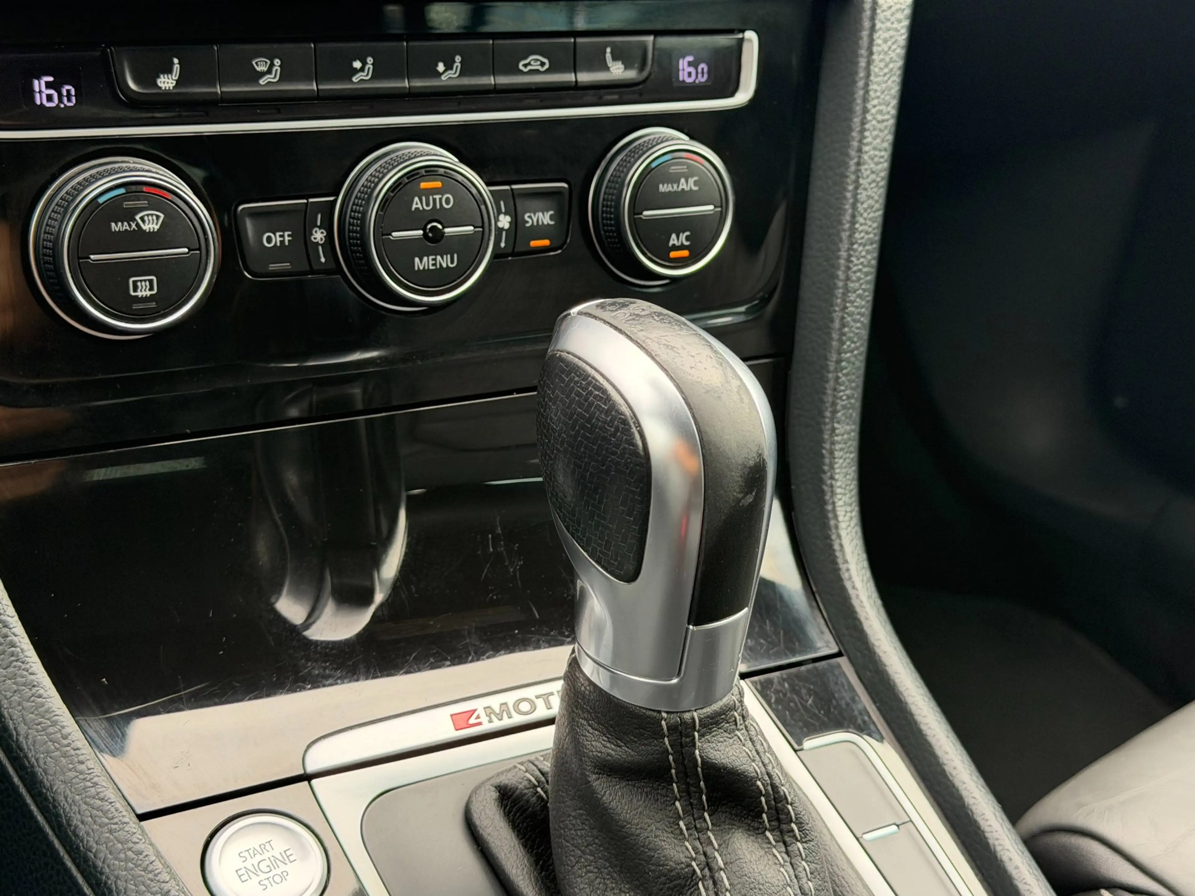 Volkswagen Golf R Variant 2.0 / PANO / LEER / ACC / DYN AUDIO — photo 48