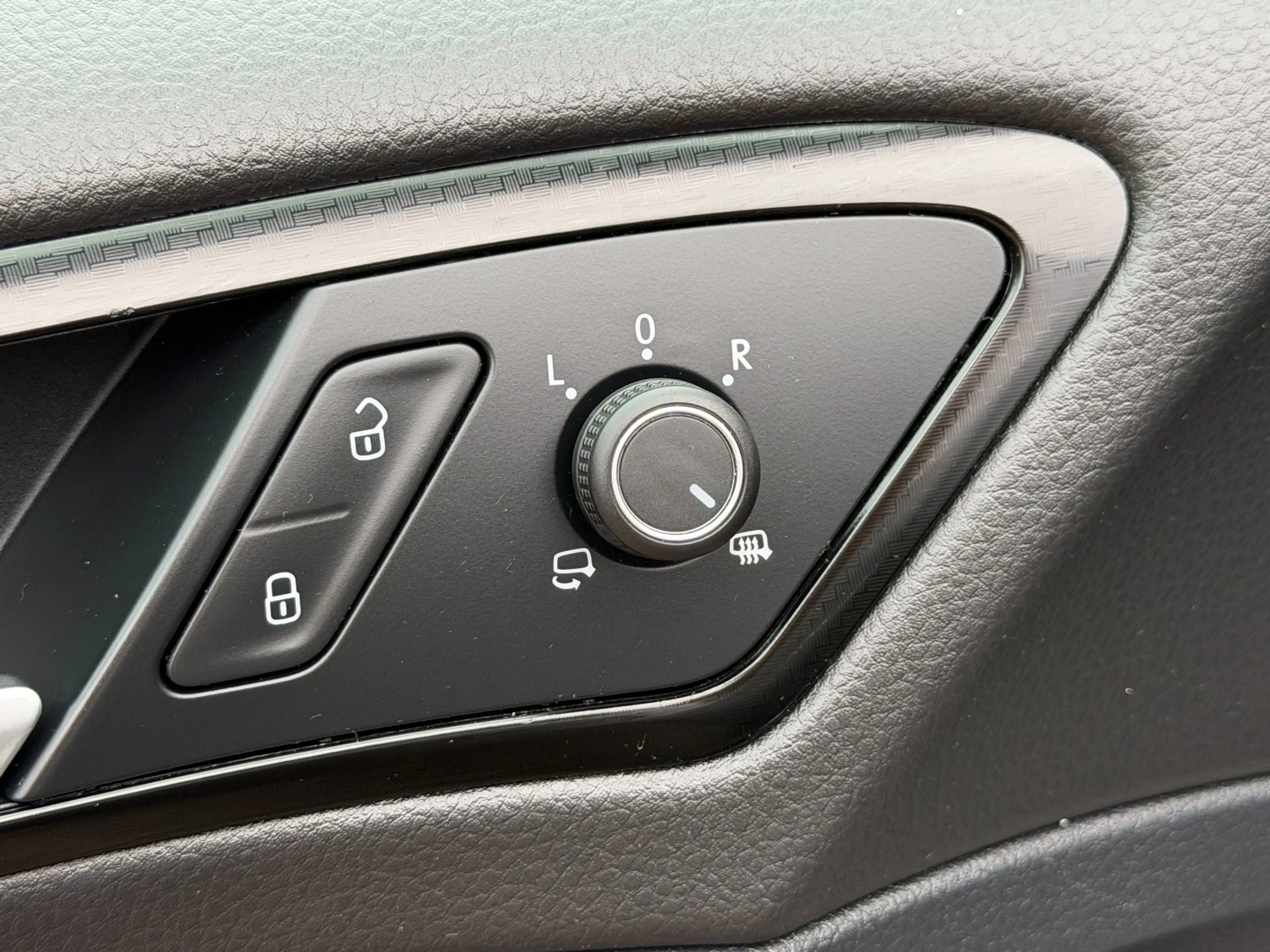Volkswagen Golf R Variant 2.0 / PANO / LEER / ACC / DYN AUDIO — photo 27