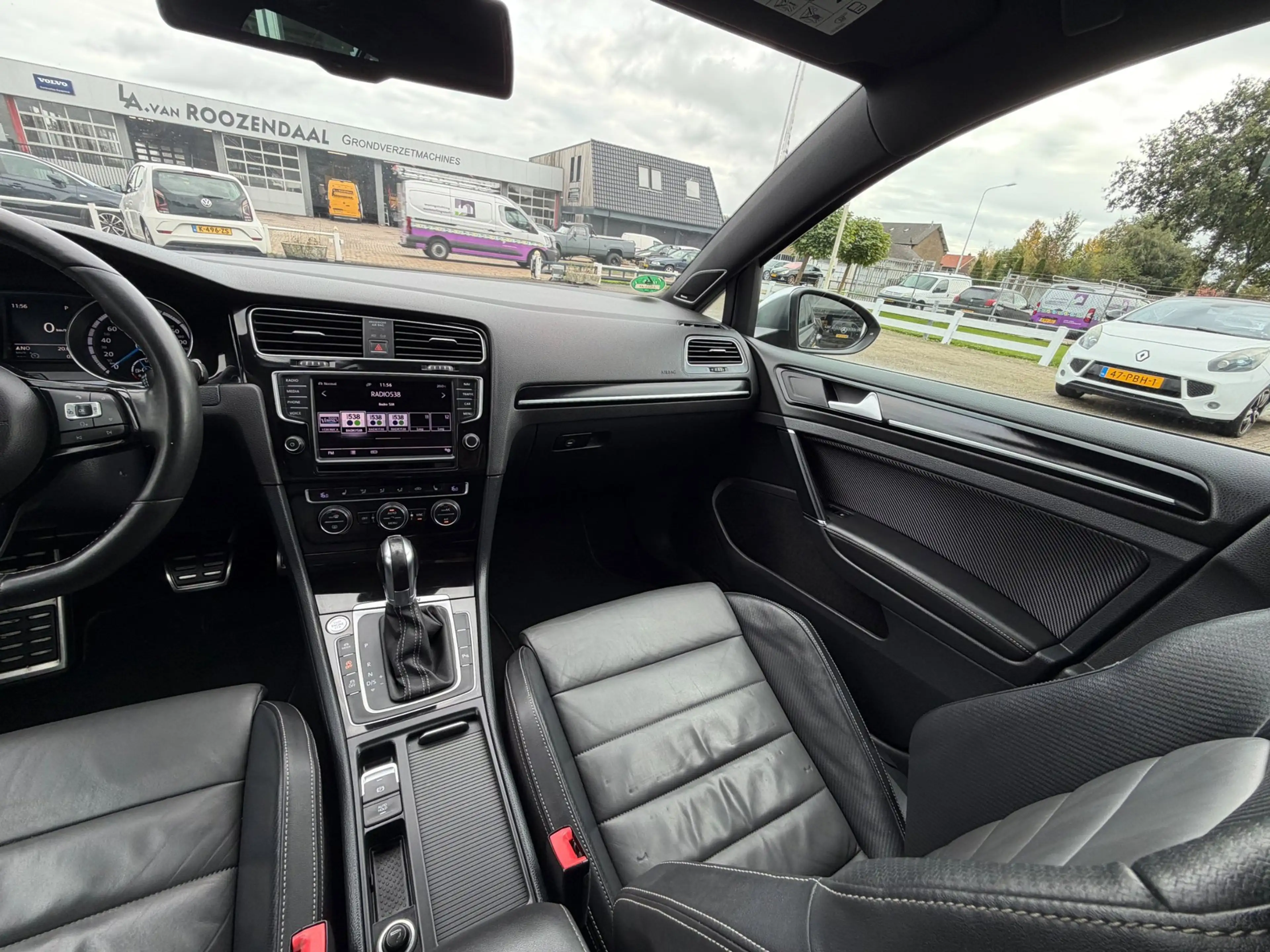 Volkswagen Golf R Variant 2.0 / PANO / LEER / ACC / DYN AUDIO — photo 43