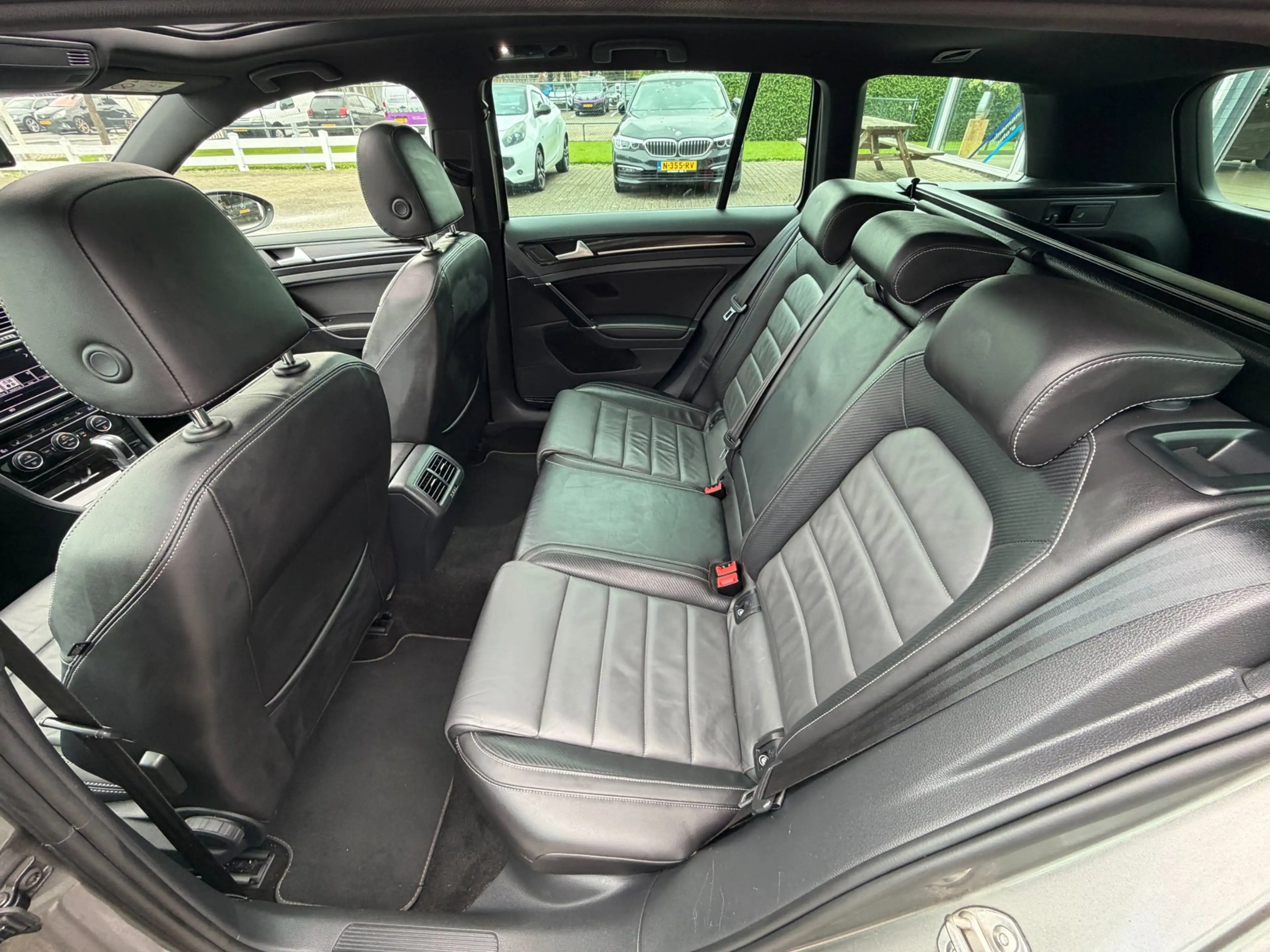 Volkswagen Golf R Variant 2.0 / PANO / LEER / ACC / DYN AUDIO — photo 29