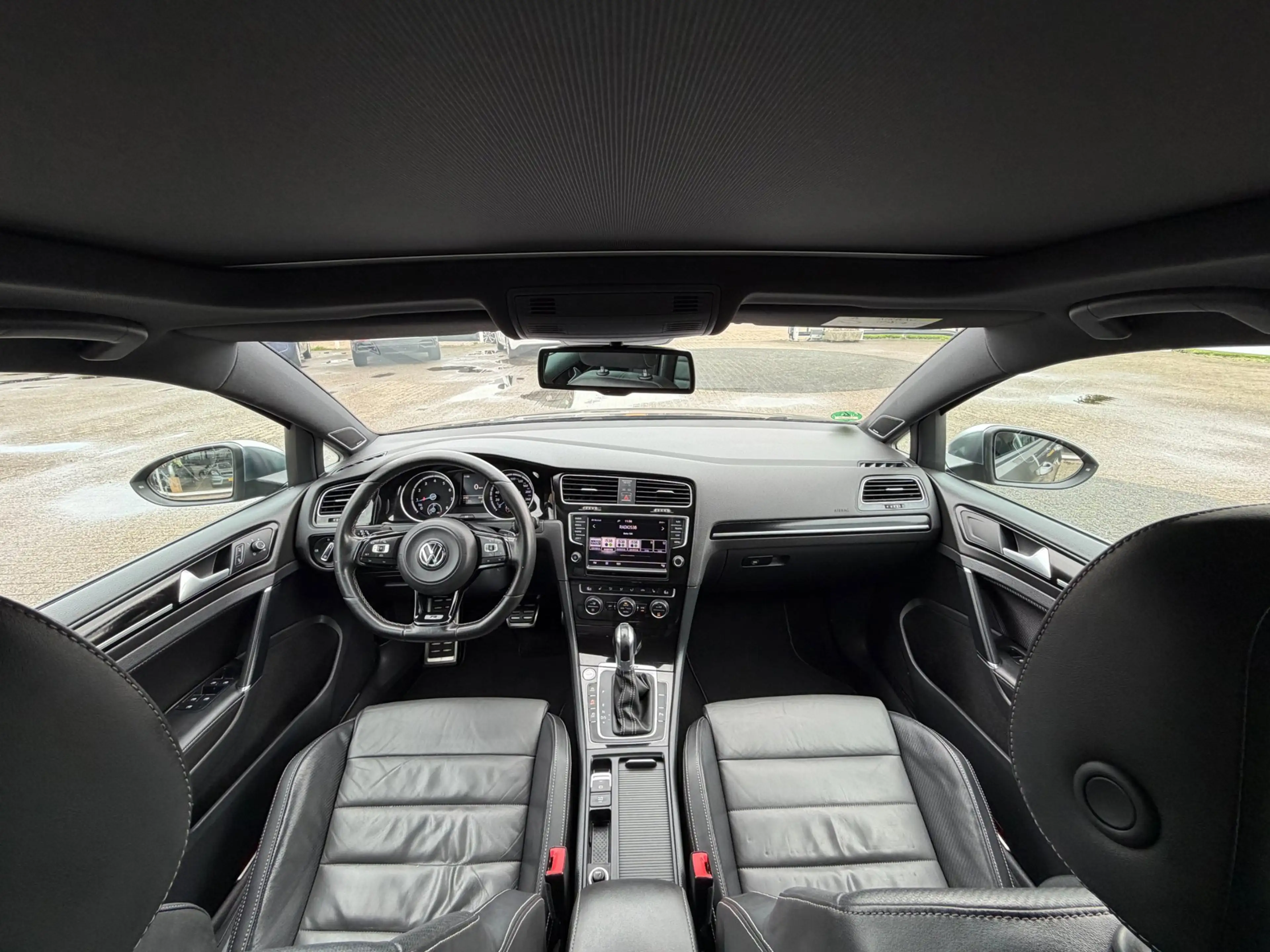 Volkswagen Golf R Variant 2.0 / PANO / LEER / ACC / DYN AUDIO — photo 41