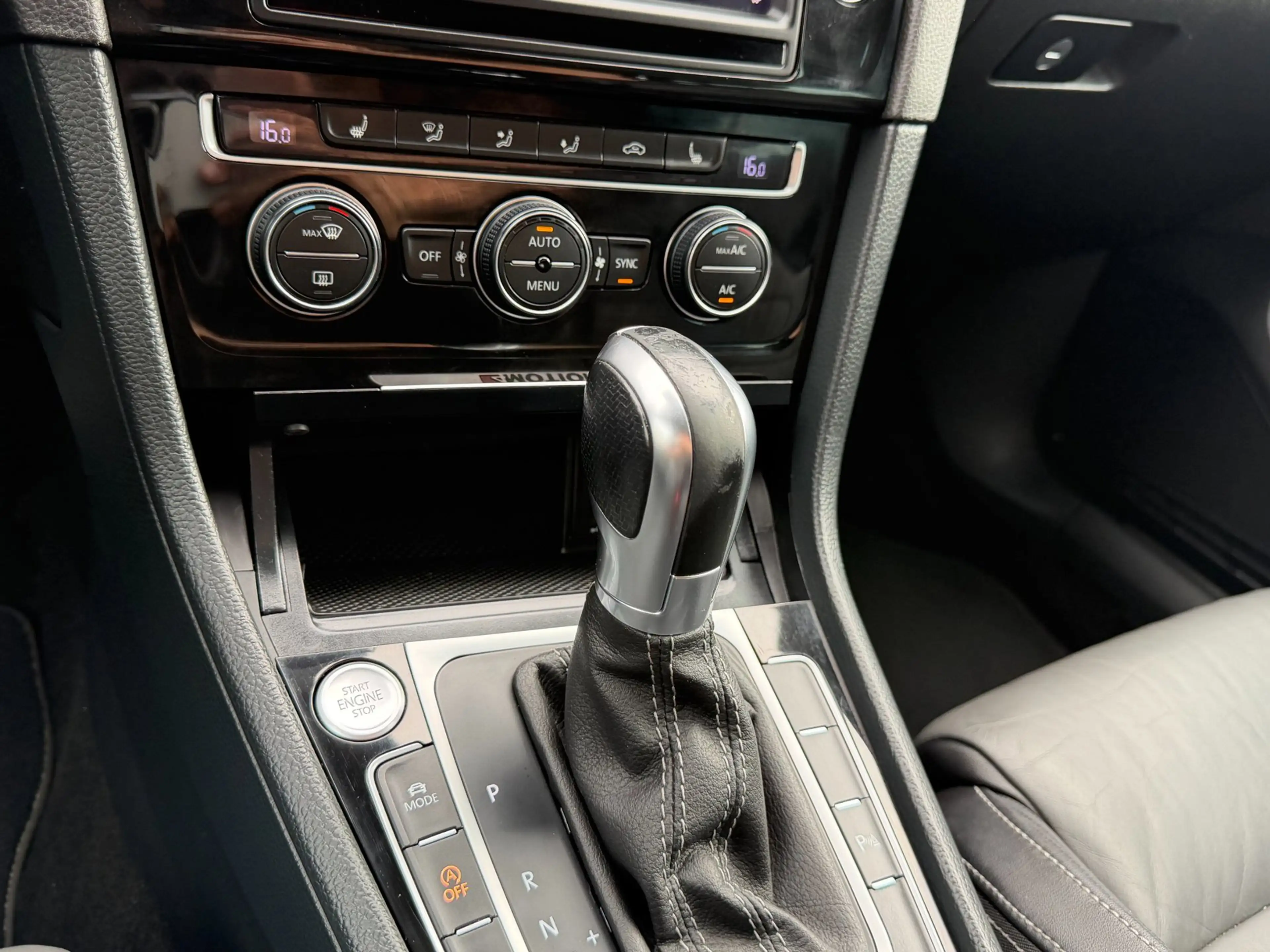 Volkswagen Golf R Variant 2.0 / PANO / LEER / ACC / DYN AUDIO — photo 50