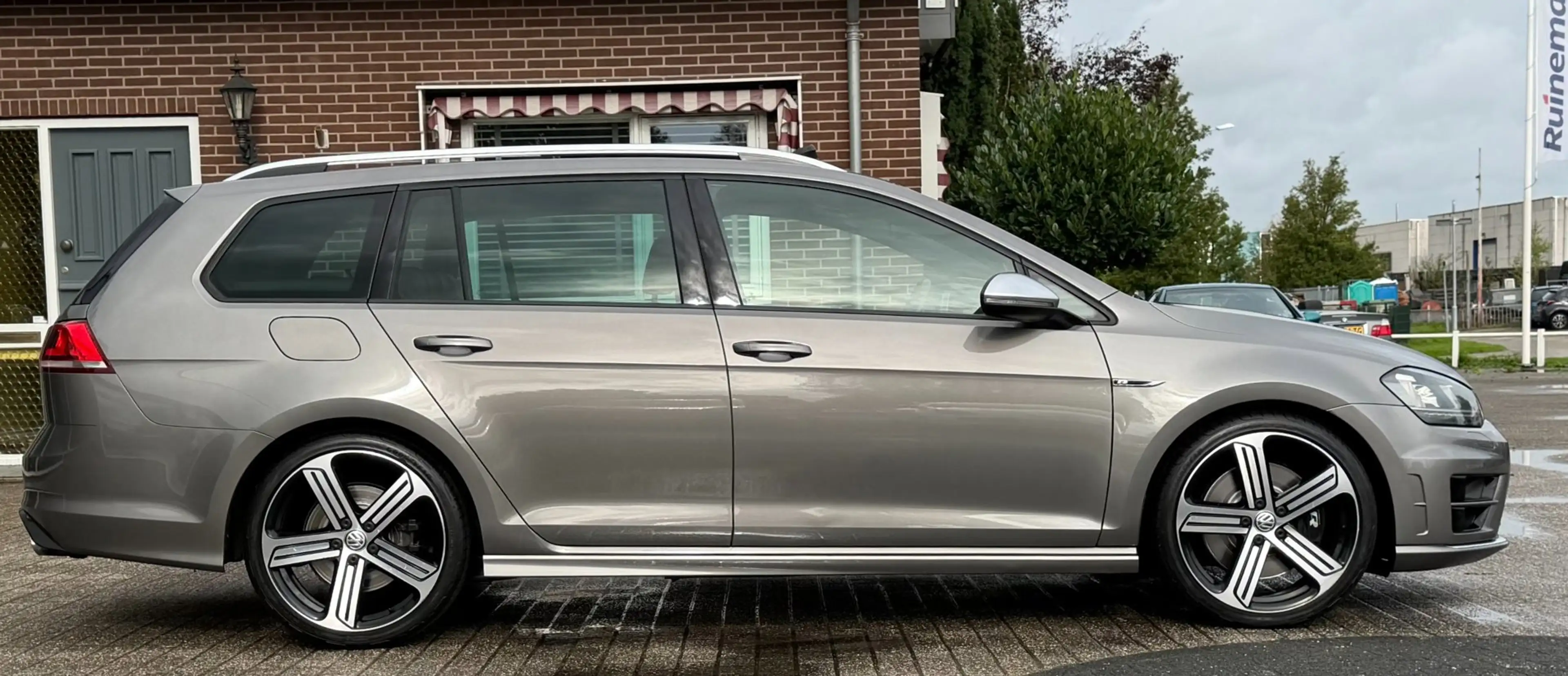 Volkswagen Golf R Variant 2.0 / PANO / LEER / ACC / DYN AUDIO — photo 4