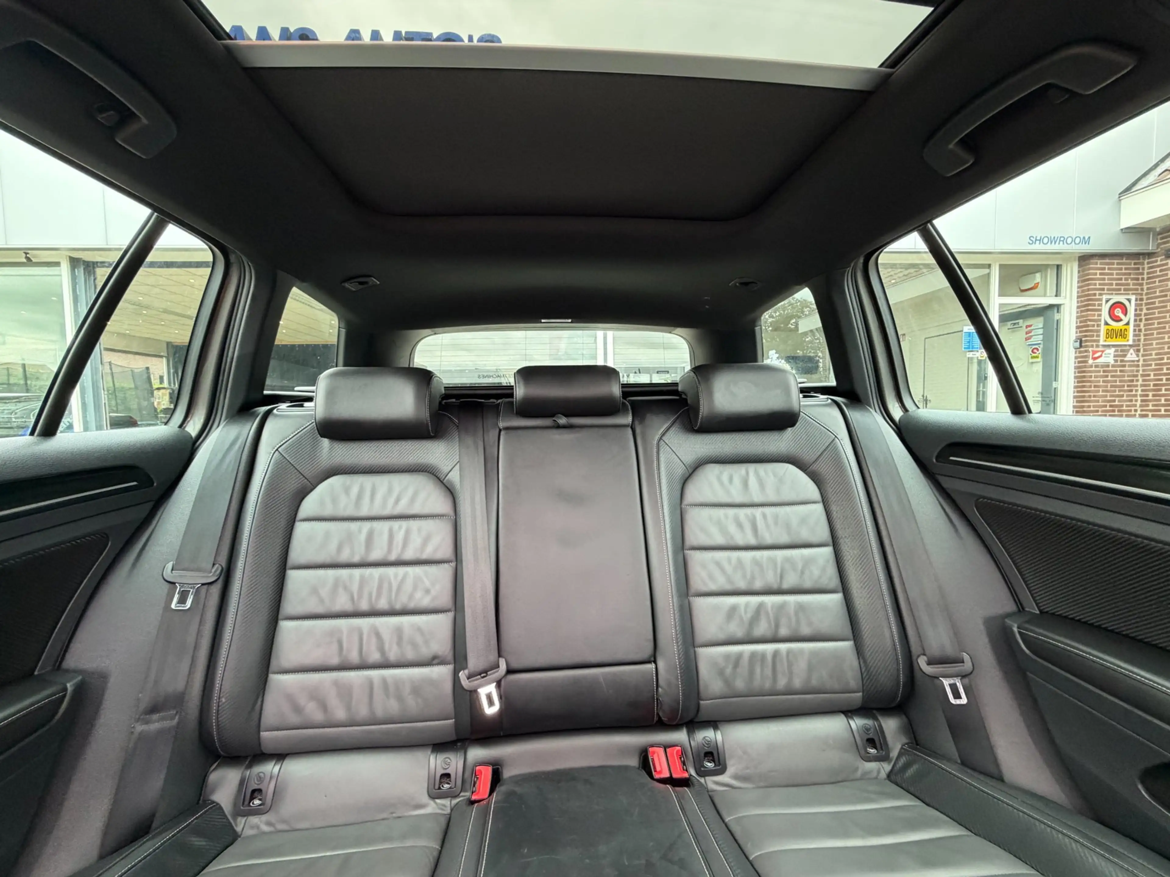 Volkswagen Golf R Variant 2.0 / PANO / LEER / ACC / DYN AUDIO — photo 39