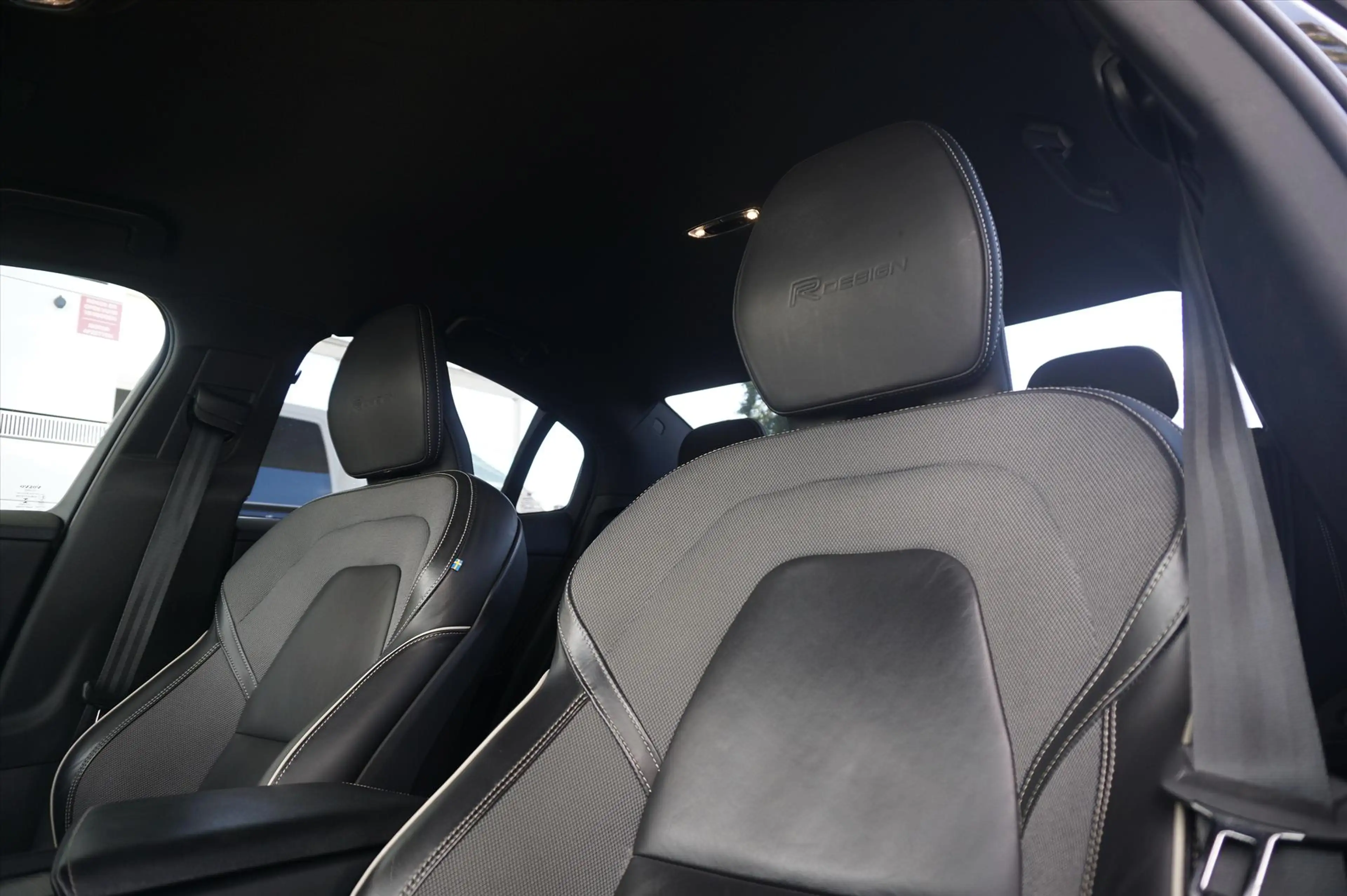 Volvo S60 2.0 T5 R Design / Camera / Trkehaak / Memory / H&K — photo 12