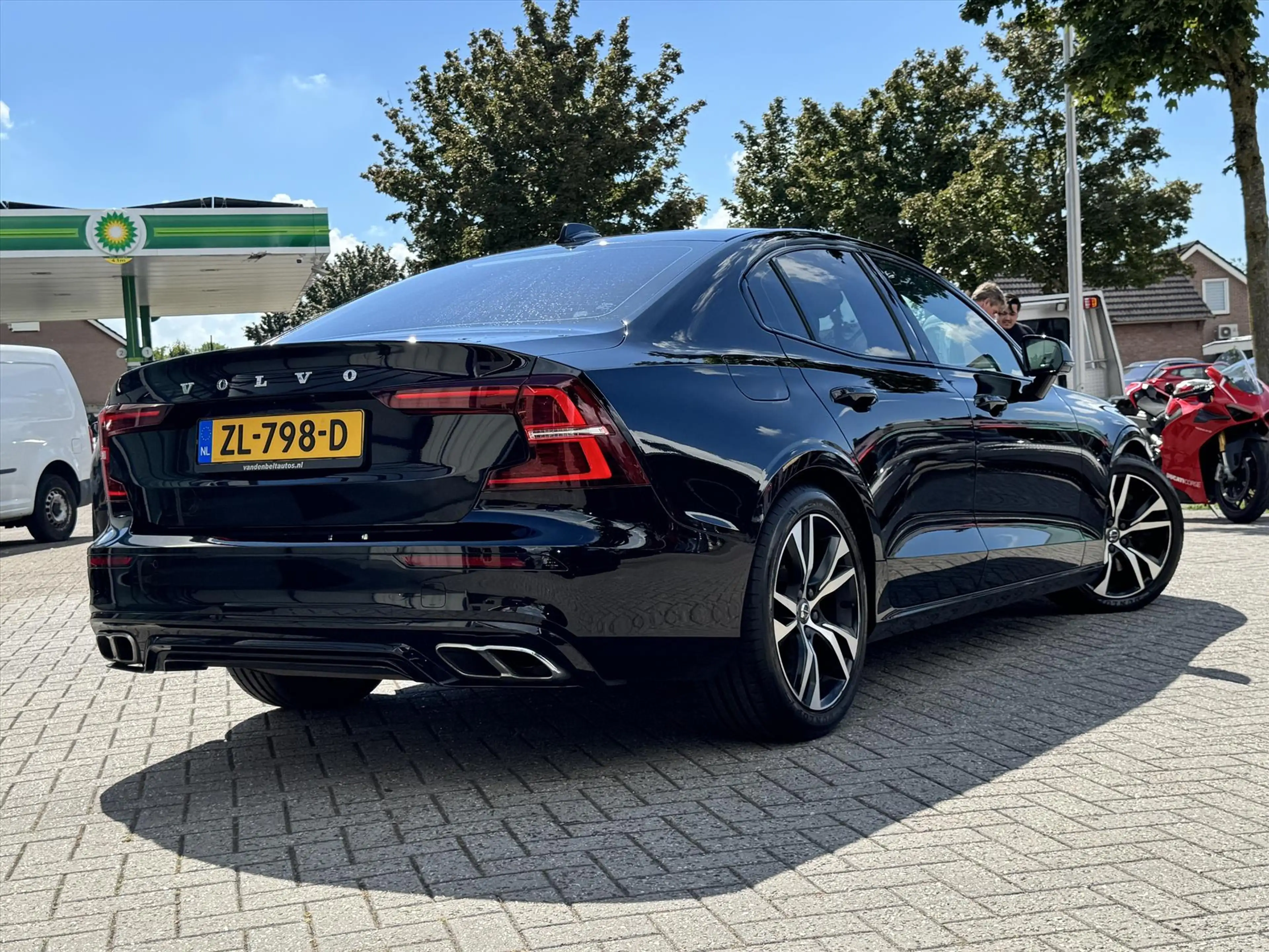 Volvo S60 2.0 T5 R Design / Camera / Trkehaak / Memory / H&K — photo 7