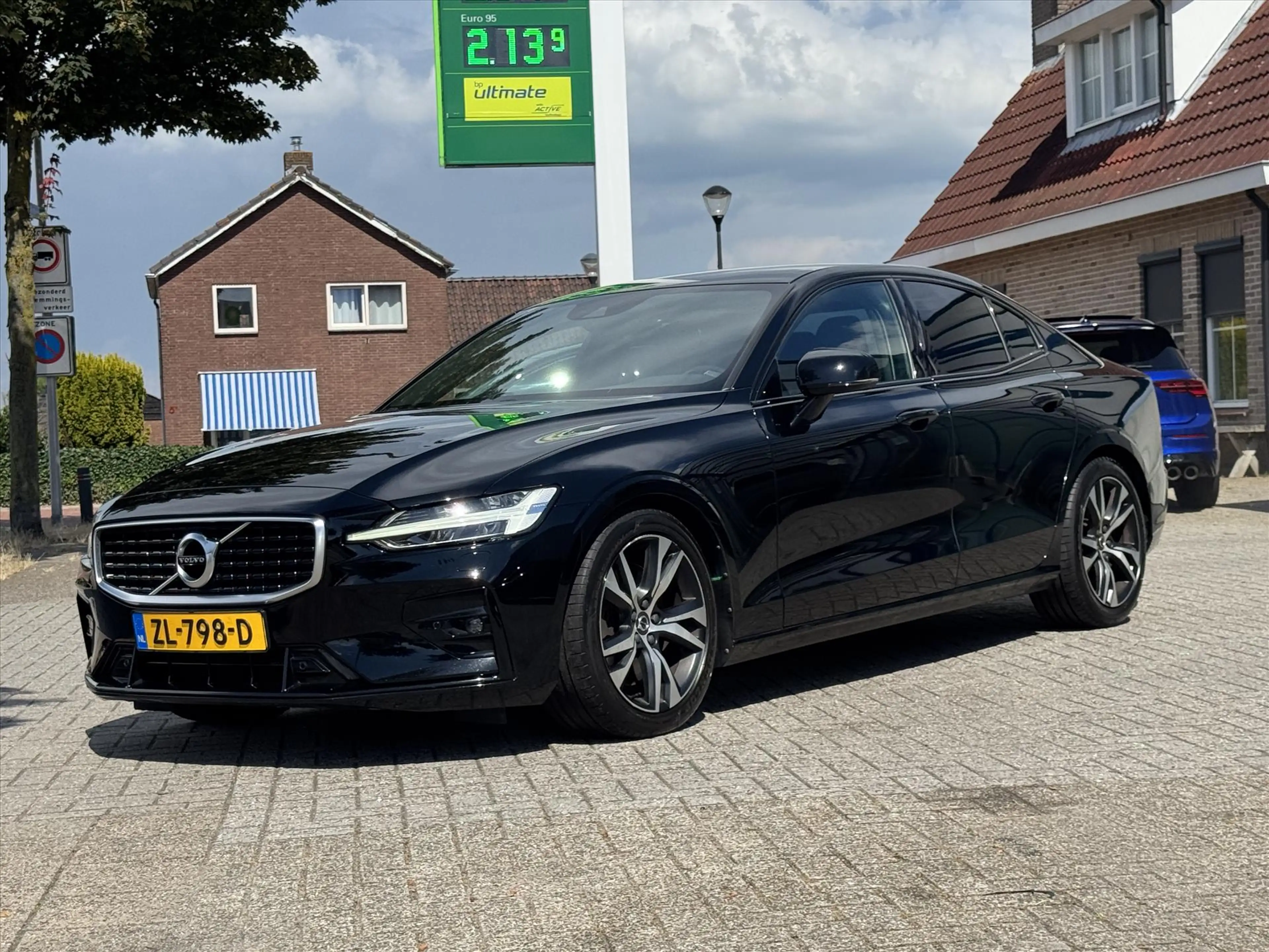 Volvo S60 2.0 T5 R Design / Camera / Trkehaak / Memory / H&K — photo 3