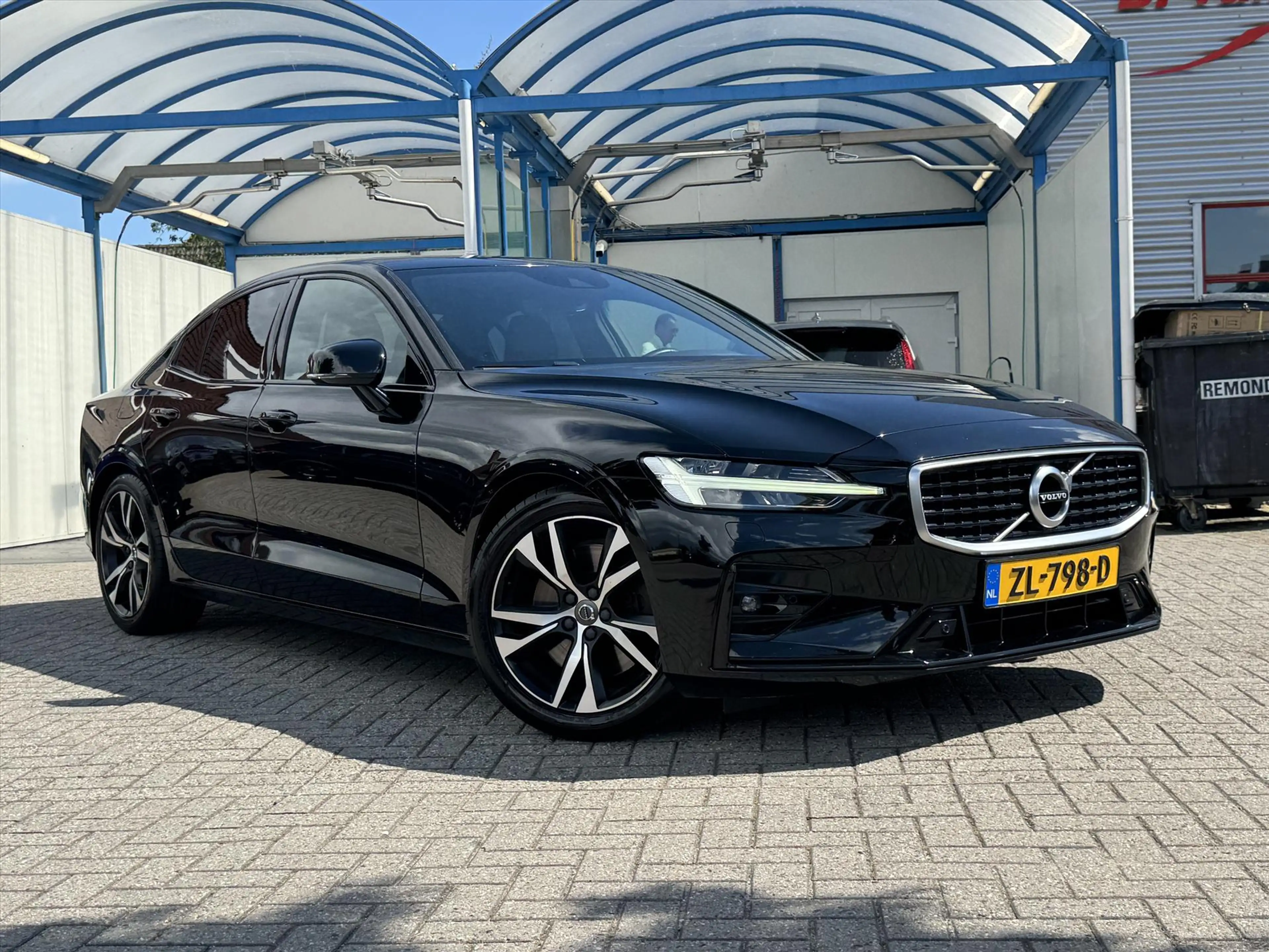 Volvo S60 2.0 T5 R Design / Camera / Trkehaak / Memory / H&K — photo 2