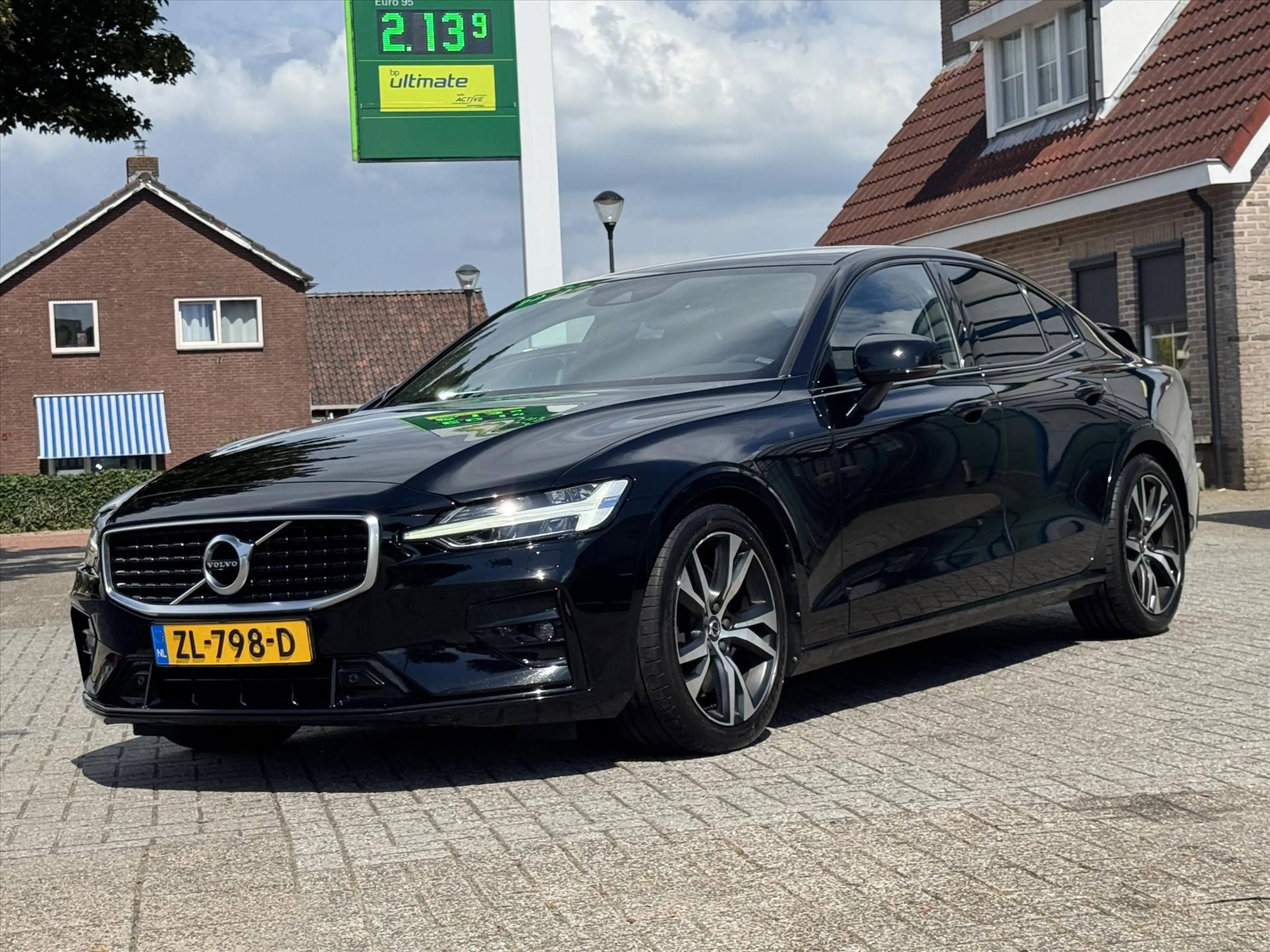 Volvo S60 2.0 T5 R Design / Camera / Trkehaak / Memory / H&K — photo 8
