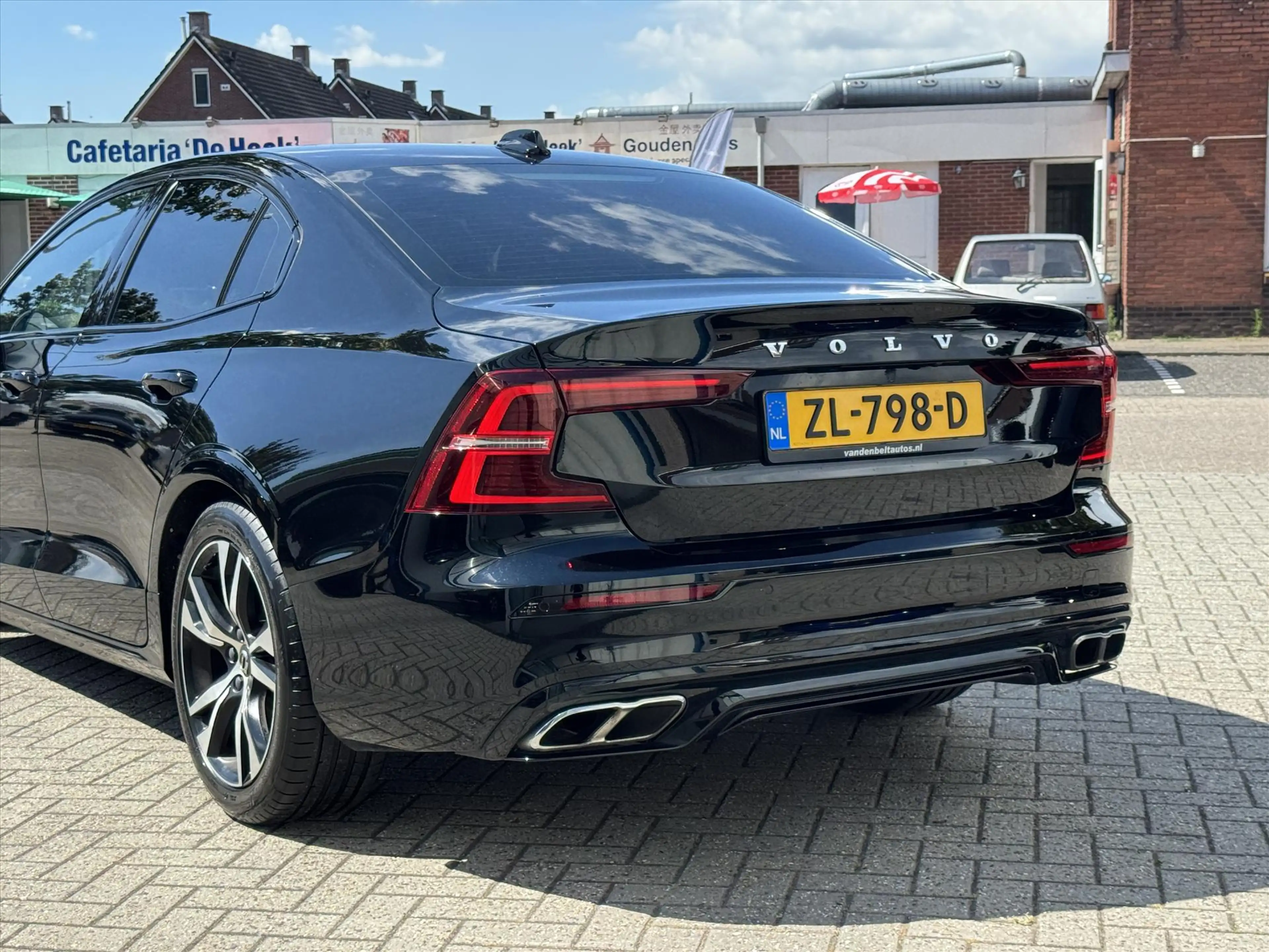 Volvo S60 2.0 T5 R Design / Camera / Trkehaak / Memory / H&K — photo 5