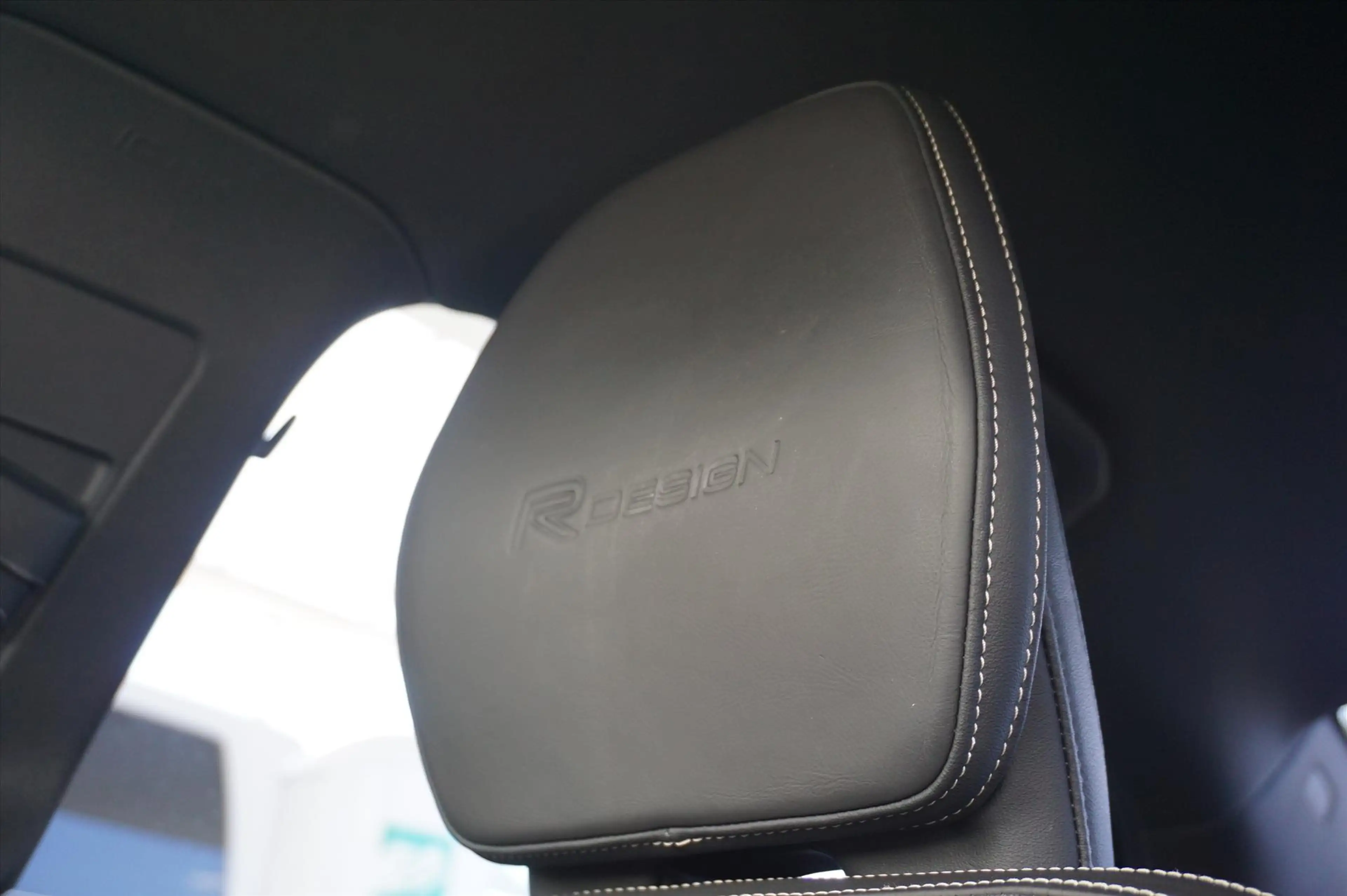 Volvo S60 2.0 T5 R Design / Camera / Trkehaak / Memory / H&K — photo 13