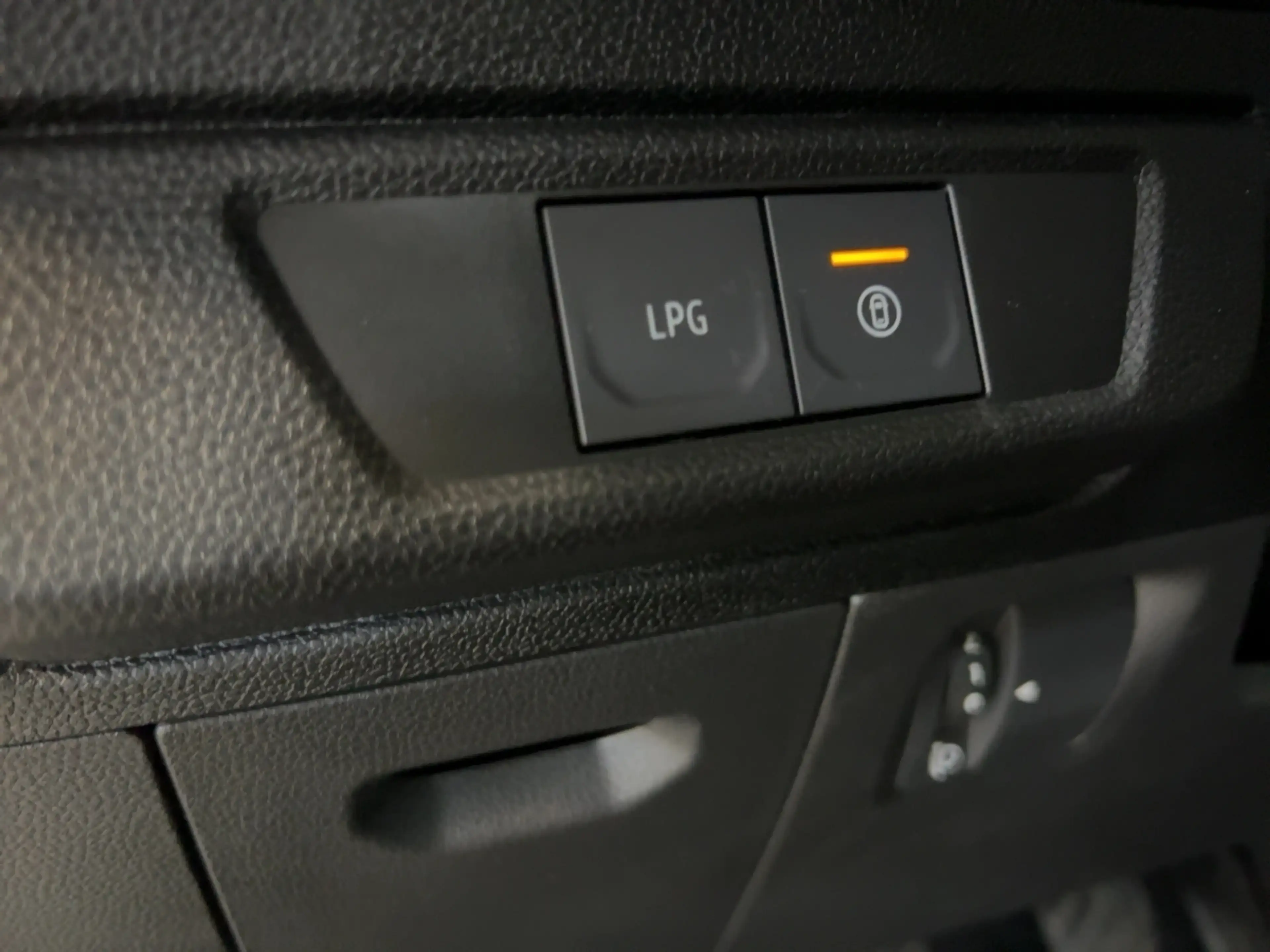 Dacia Jogger Essential ECO-G 100 PDC KLIMA ABS 7-Sitzer — photo 14