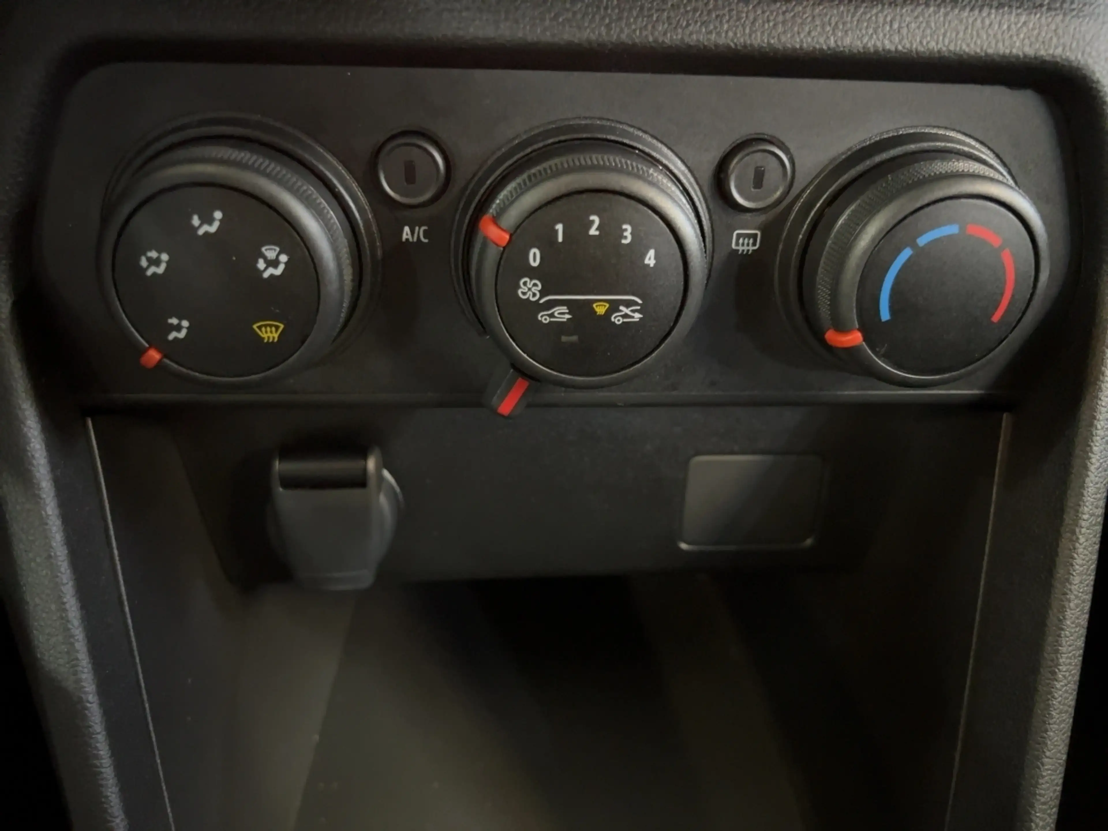Dacia Jogger Essential ECO-G 100 PDC KLIMA ABS 7-Sitzer — photo 20