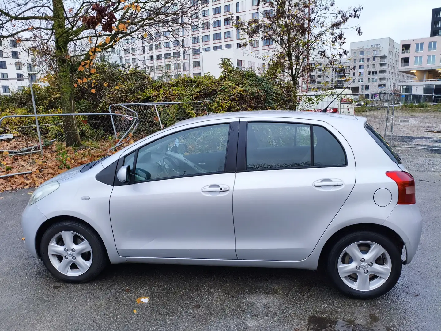 Toyota Yaris Verso 1.3i Linea Luna GPS A - 2