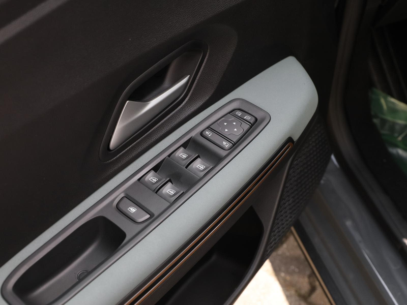 Dacia Jogger Extreme Eco-G 120 auto NAVI SHZ PDC KLIMA — photo 14