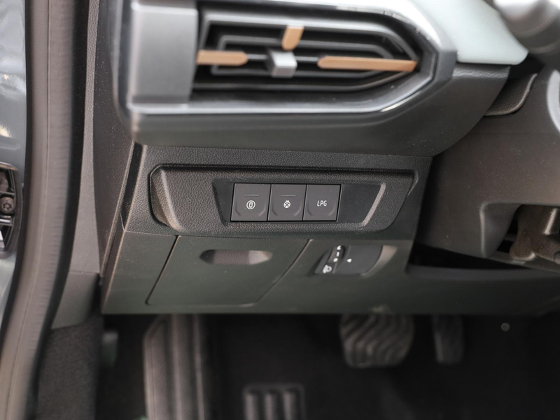 Dacia Jogger Extreme Eco-G 120 auto NAVI SHZ PDC KLIMA — photo 13
