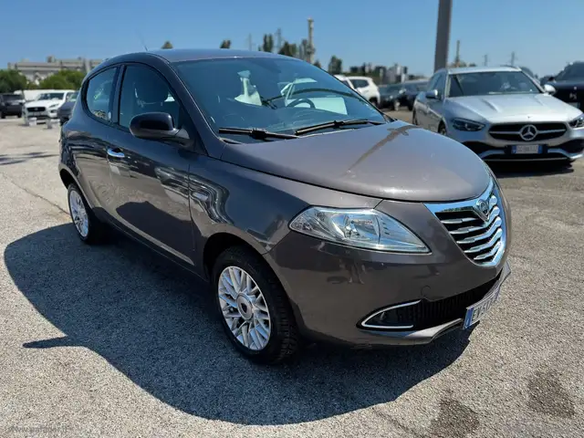 Lancia Ypsilon view 3