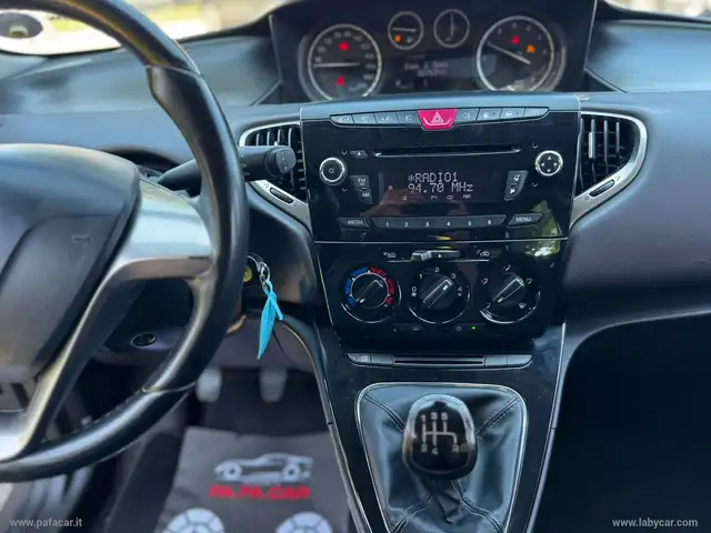 Lancia Ypsilon view 12