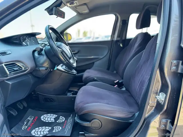 Lancia Ypsilon view 7