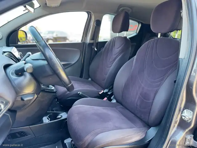 Lancia Ypsilon view 6