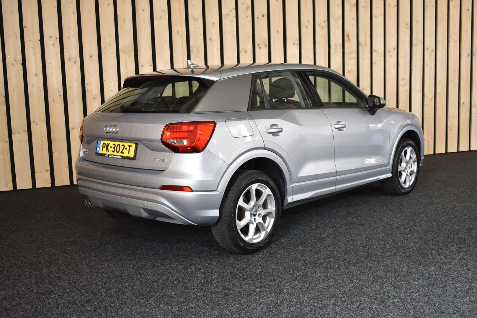Audi Q2 1.4 TFSI CoD Sport 110kW 30dkm NAP Navi Cruise PDC Gris - 2