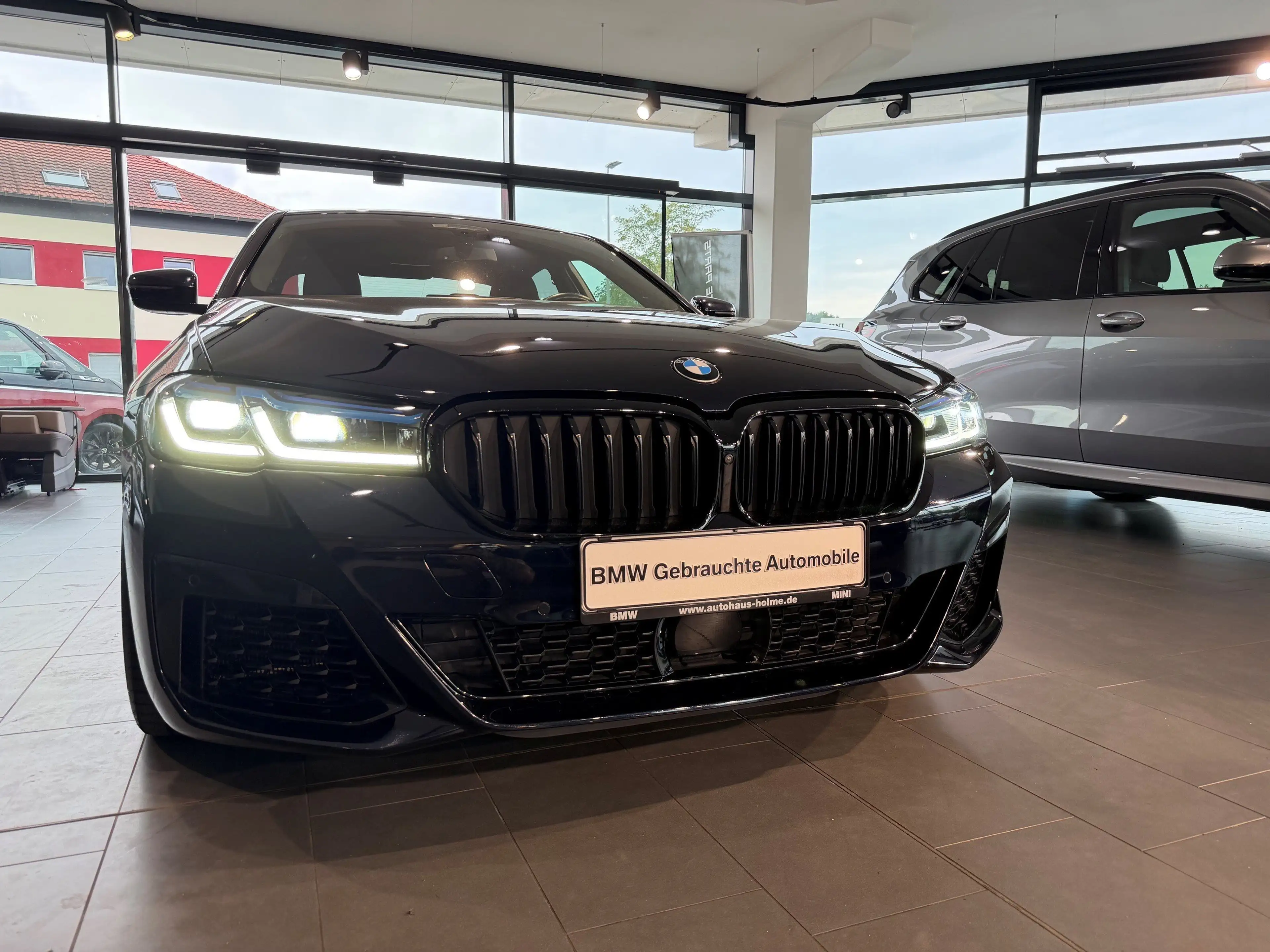 BMW 550 M550i xDrive Limousine — photo 11