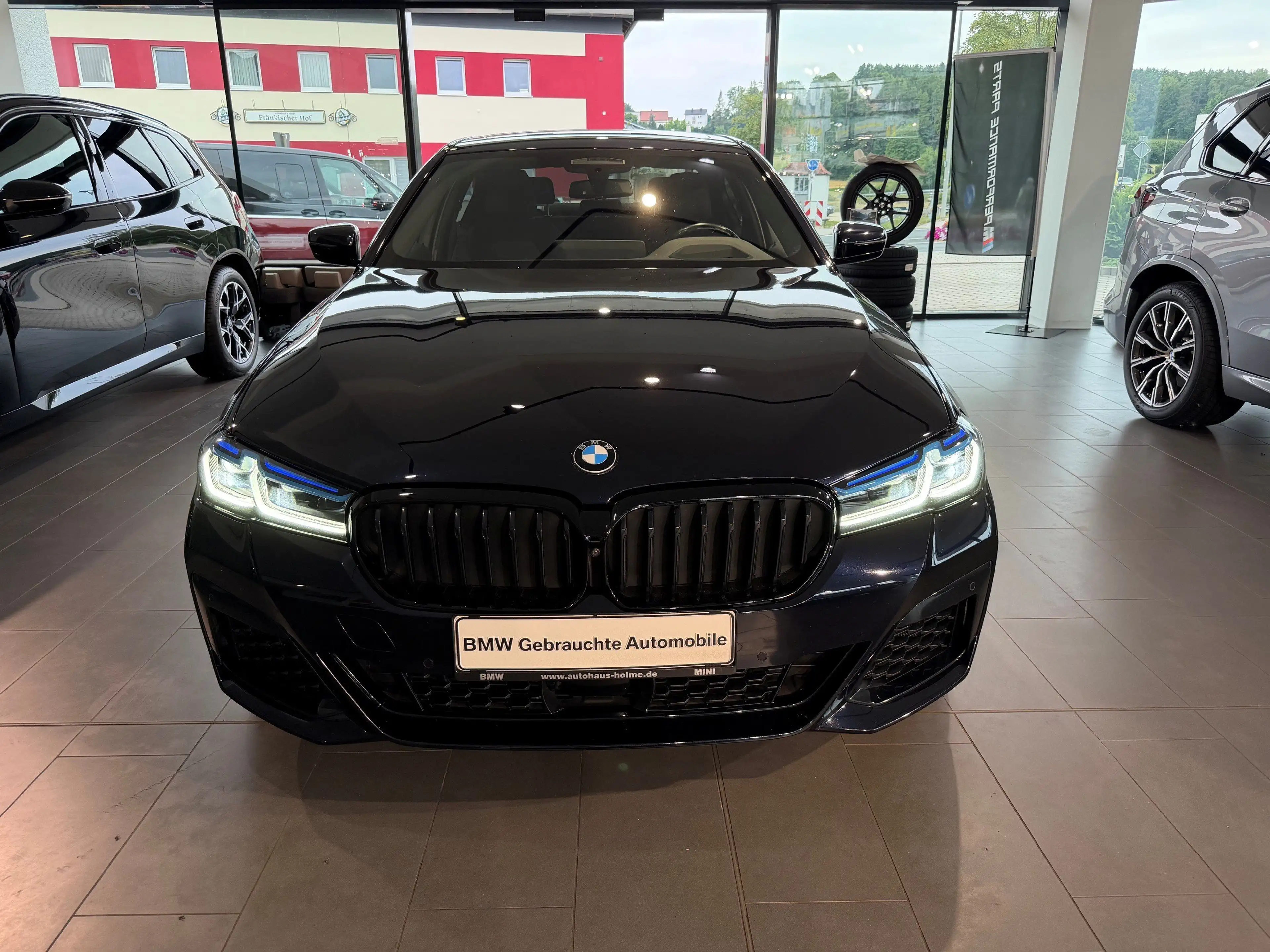 BMW 550 M550i xDrive Limousine — photo 12