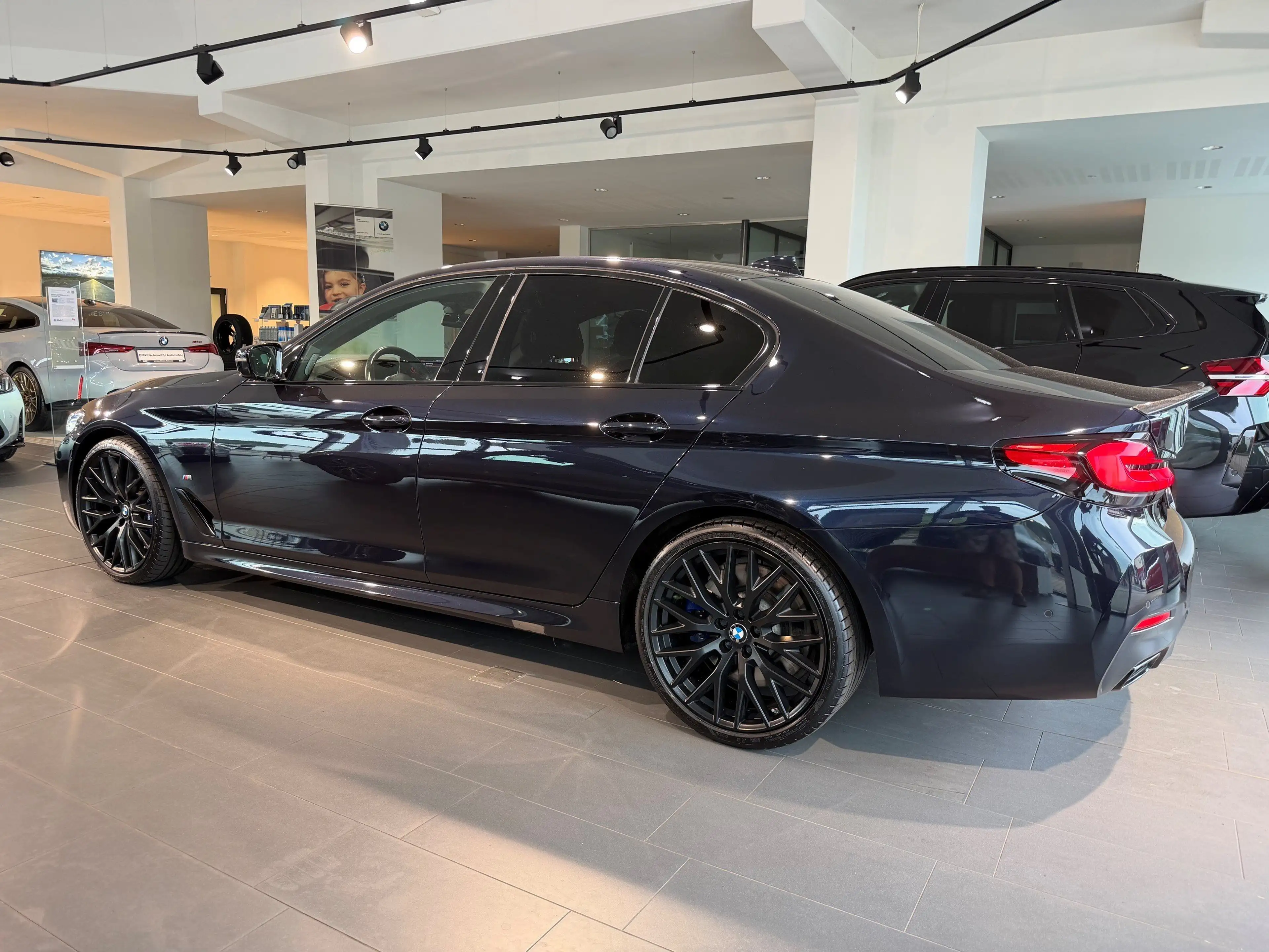 BMW 550 M550i xDrive Limousine — photo 3