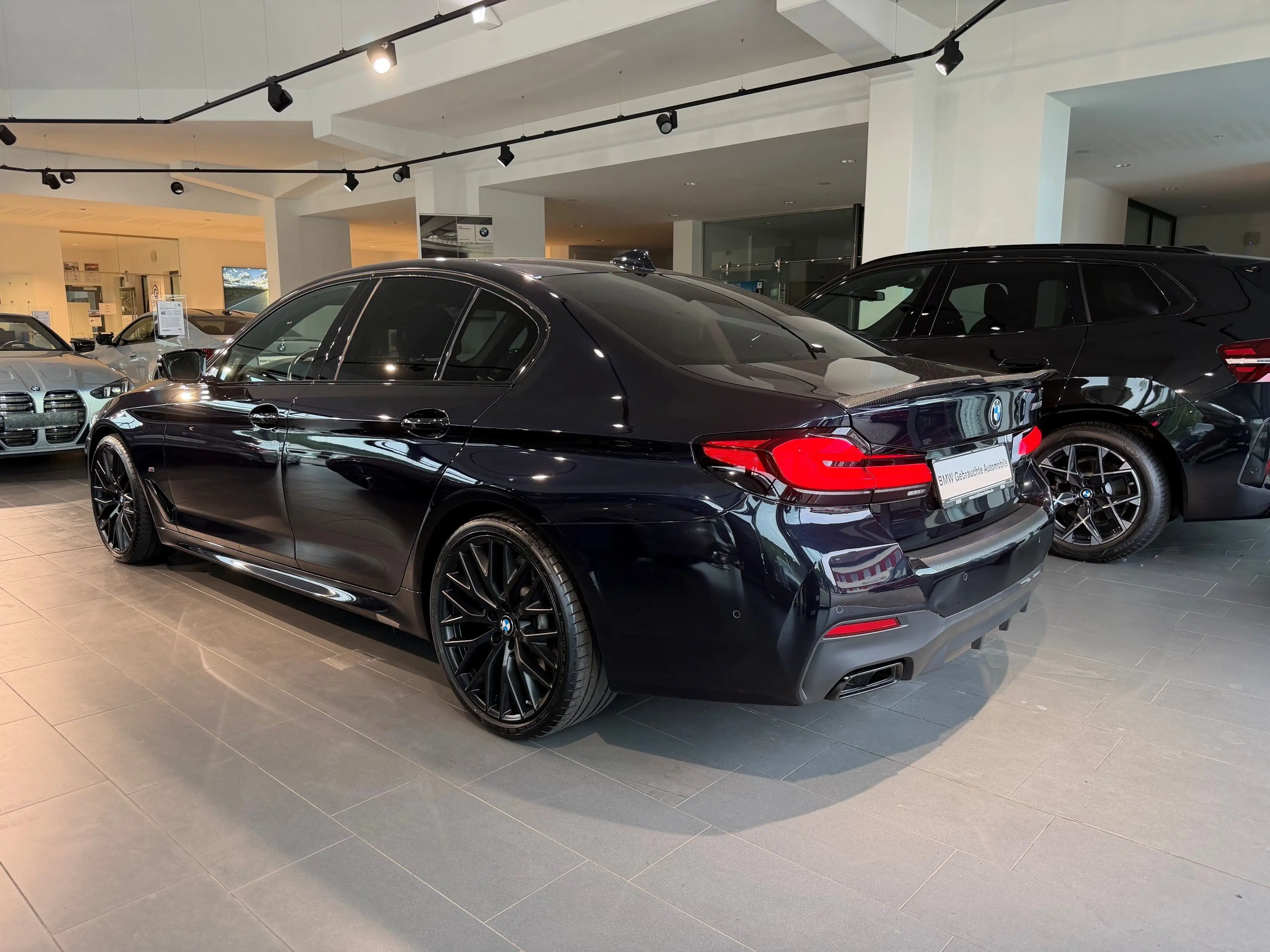 BMW 550 M550i xDrive Limousine — photo 4