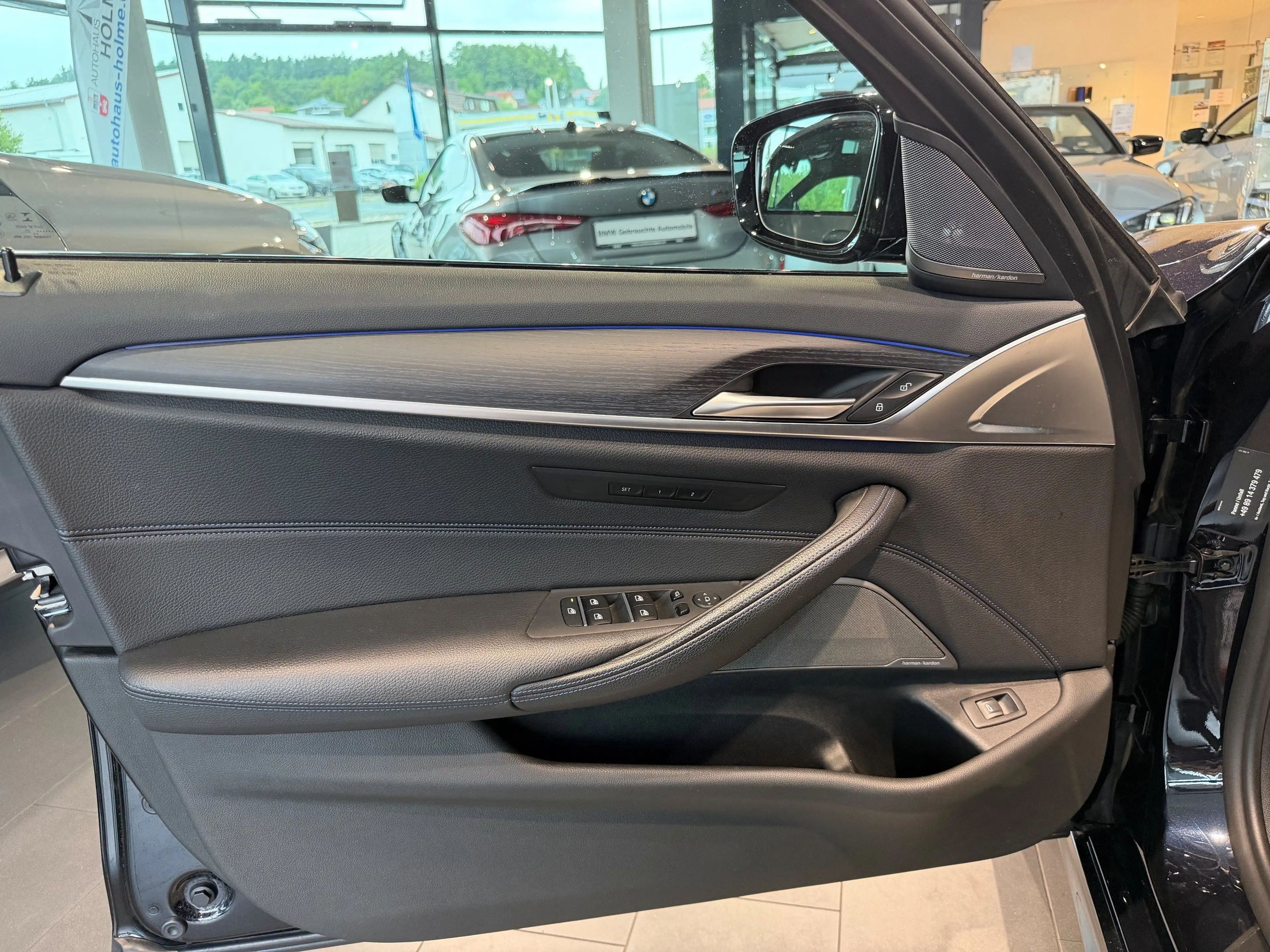 BMW 550 M550i xDrive Limousine — photo 13