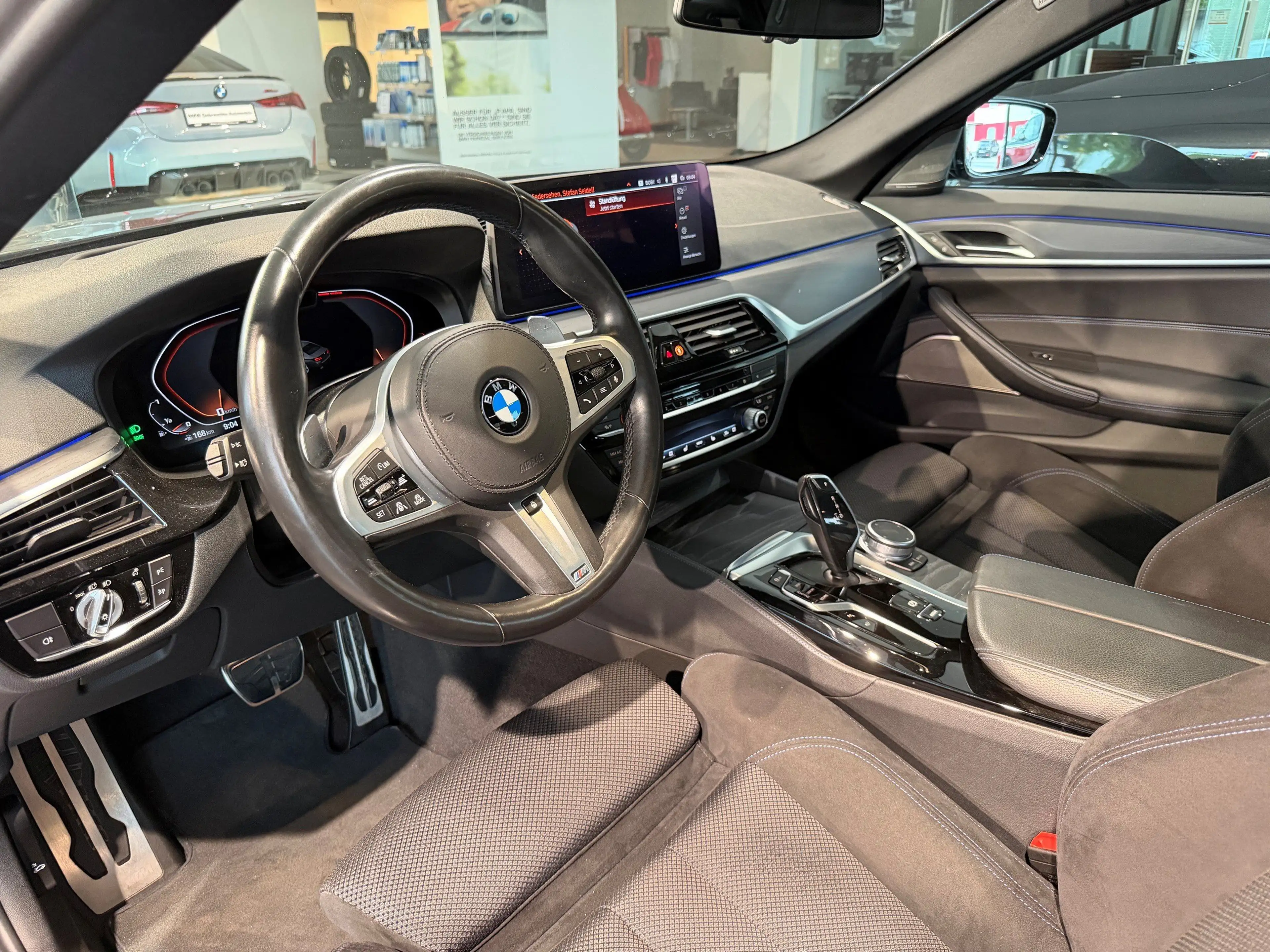 BMW 550 M550i xDrive Limousine — photo 15