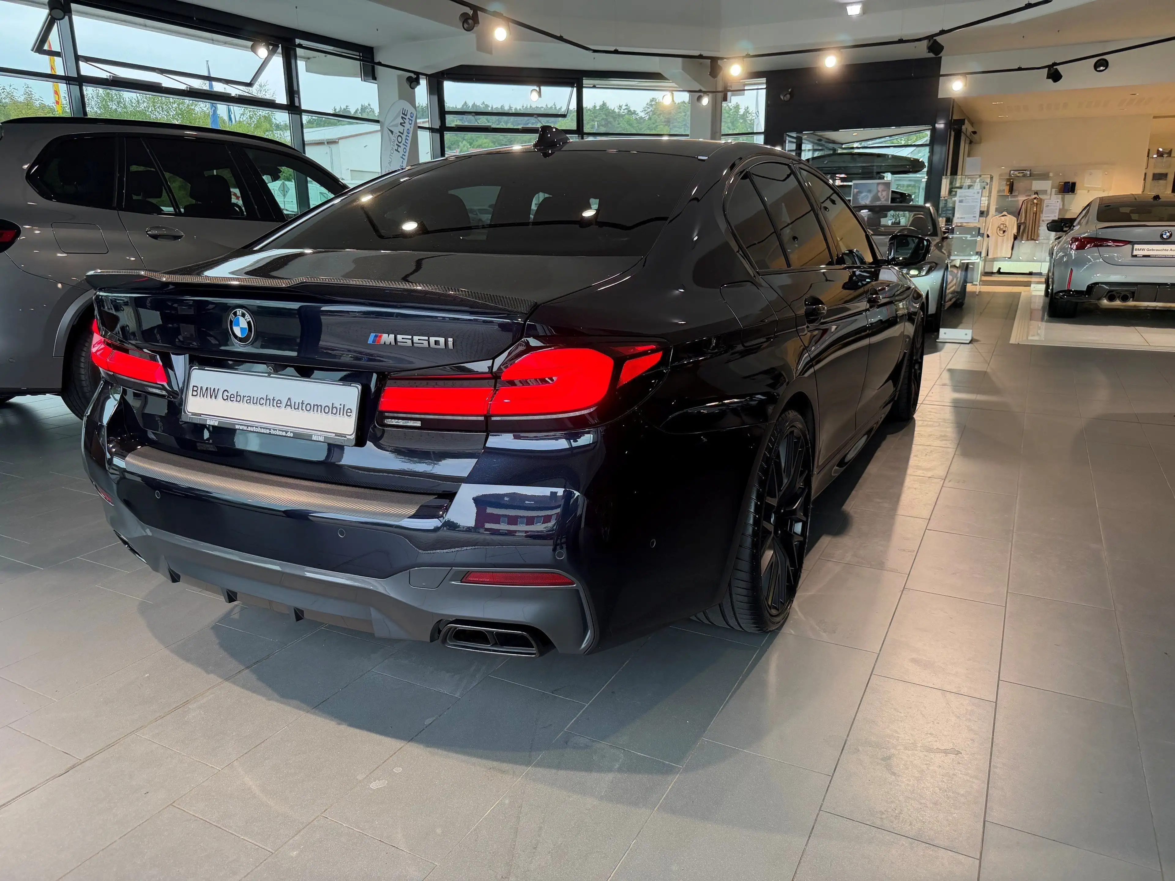 BMW 550 M550i xDrive Limousine — photo 7