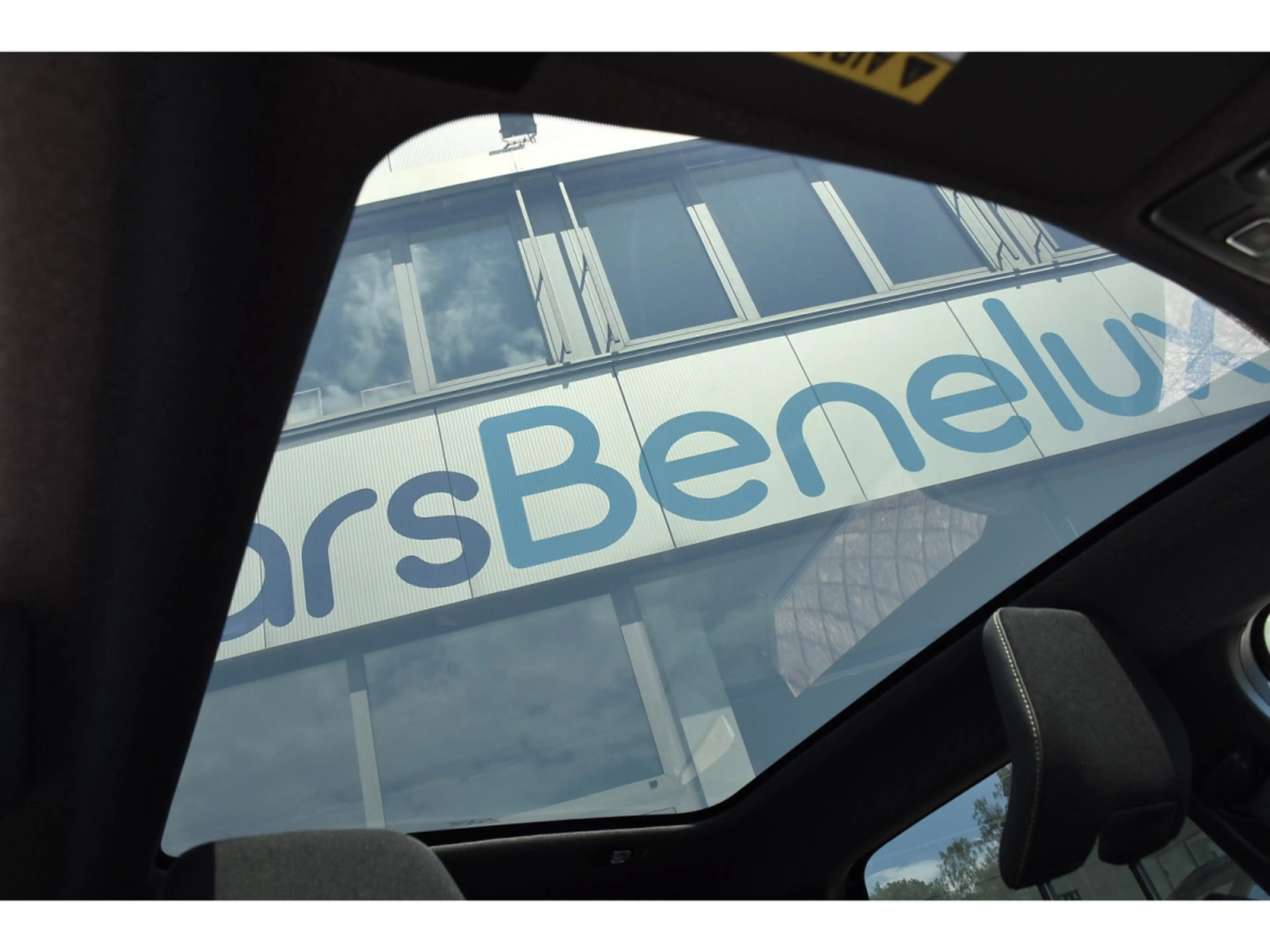 Renault Symbioz 1.6 E-TECH HEV Iconic EDC PANO HARMAN CAM360 1° M. — photo 10