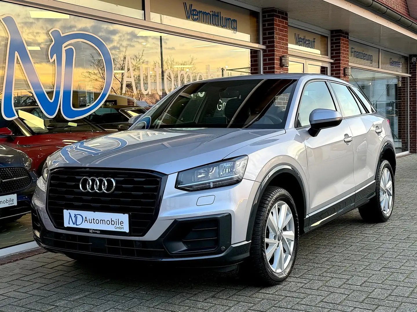 Audi Q2 35 TDI design ACC Rückfahrkamera Leder Navi Silber - 1