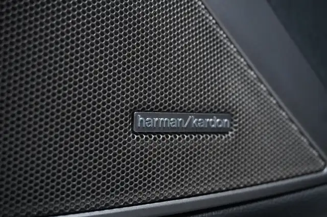 BMW 3 Series view 23