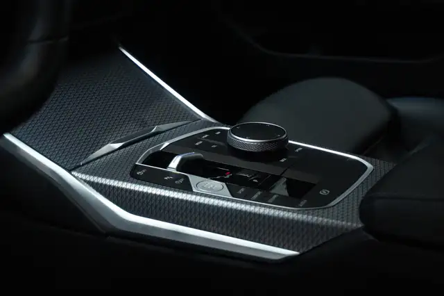BMW 3 Series view 19