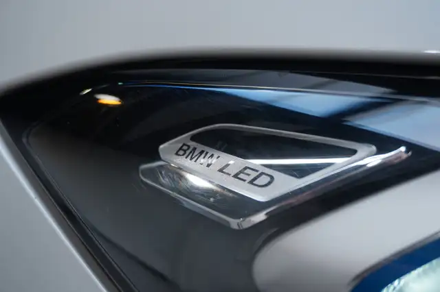 BMW 3 Series view 14