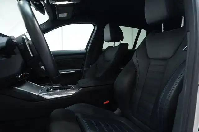 BMW 3 Series view 30