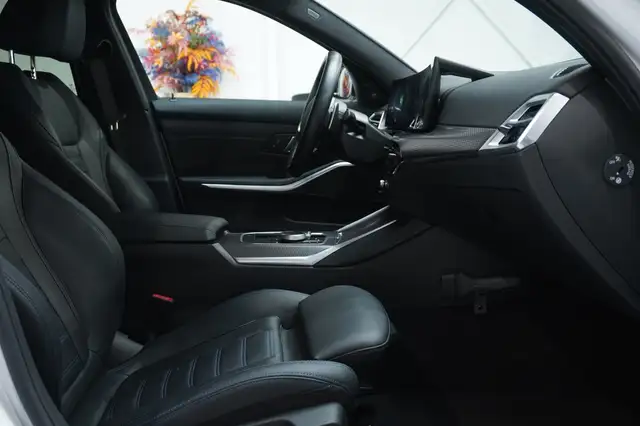 BMW 3 Series view 26