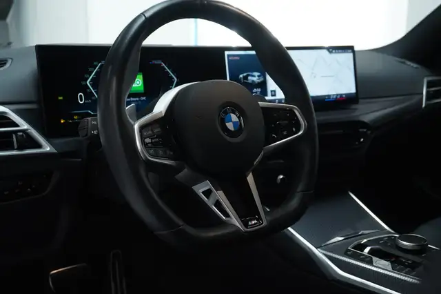 BMW 3 Series view 18