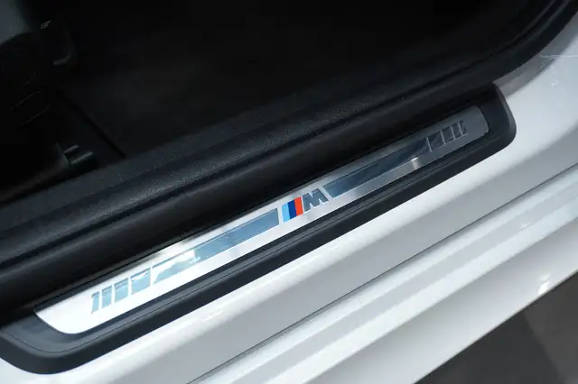 BMW 3 Series view 29
