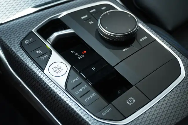 BMW 3 Series view 24