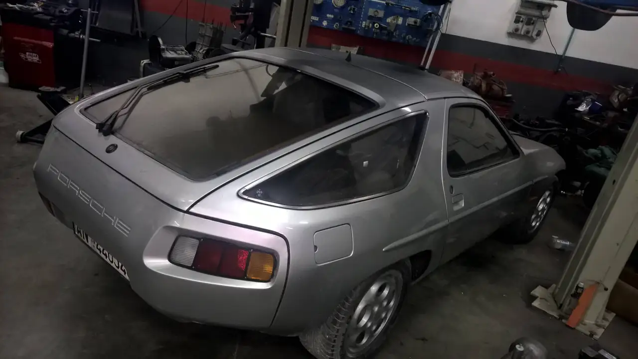 Porsche 928
