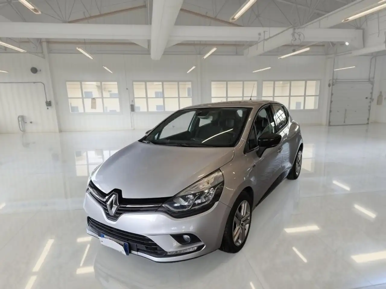 Renault Clio 1.5 DCI 75 CV ENERGY DUEL 5 PORTE BERLINA — photo 1 of 11