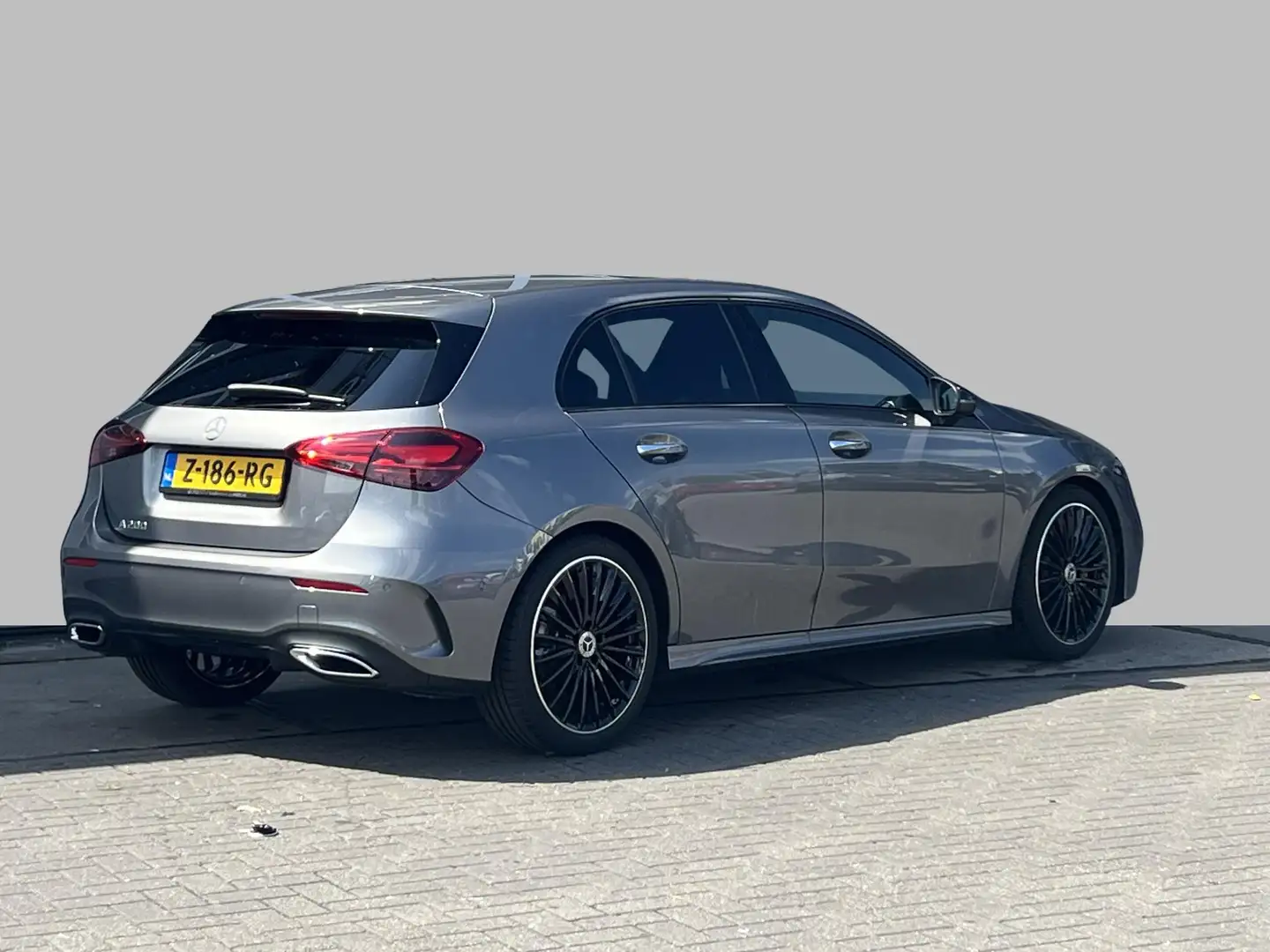 Mercedes-Benz A 200 AMG Line | Premium Pakket | Night Pakket | Panoram Grau - 2