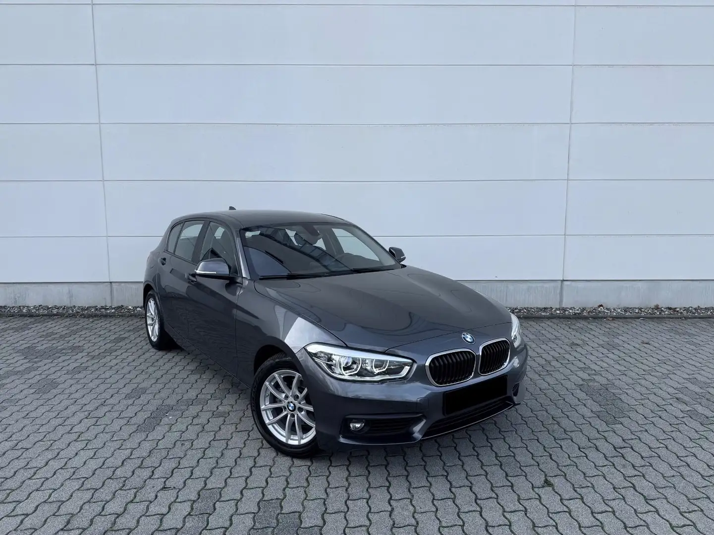BMW 118 i Advantage*LED*Navi*SHZ*Tempomat* Grau - 2