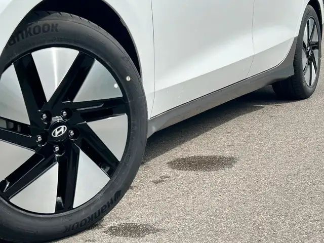 Hyundai Ioniq 6 view 9
