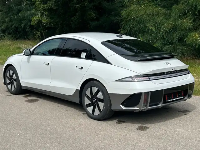 Hyundai Ioniq 6 view 4