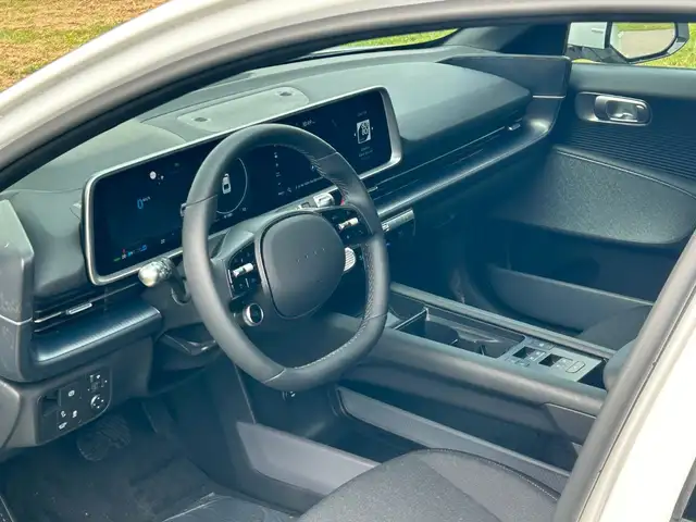 Hyundai Ioniq 6 view 10